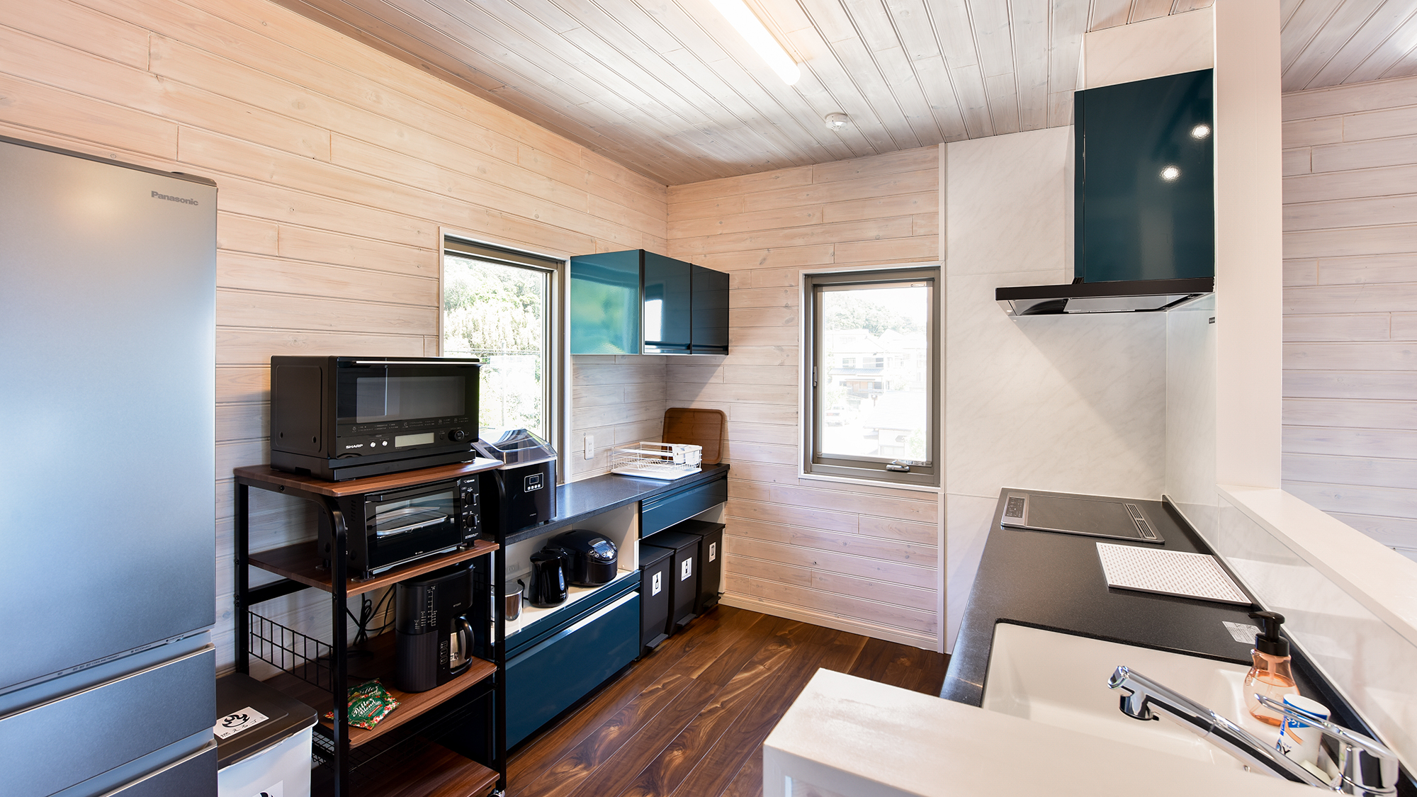 *【キッチン（2階）】おしゃれで機能的なキッチンで自炊も快適に。