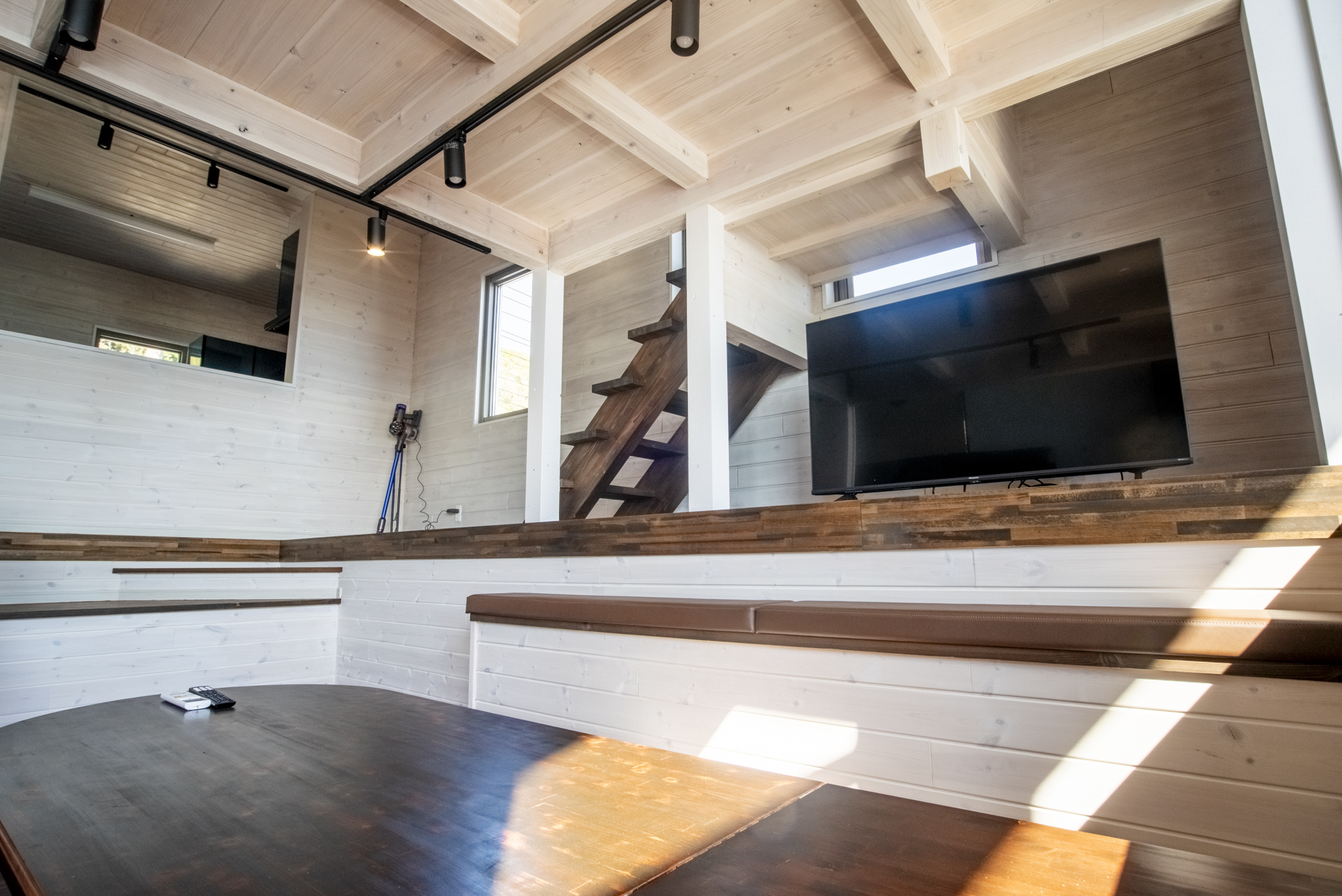 *【ダイニング（2階）】木の温もりに包まれた広々空間でゆったり過ごす休日。