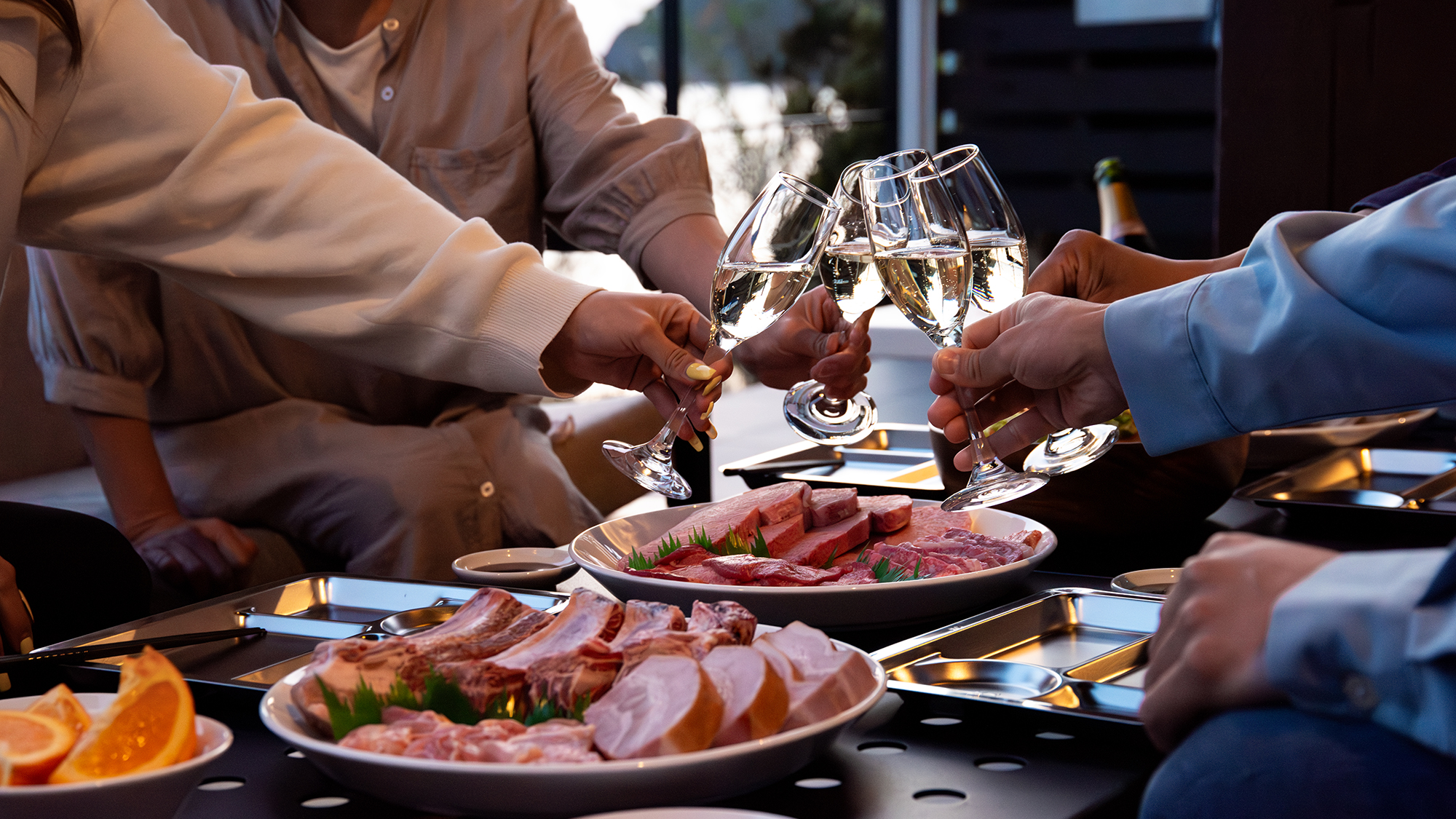 *【夕食イメージ】大切な人との乾杯が旅の思い出をより特別に演出。