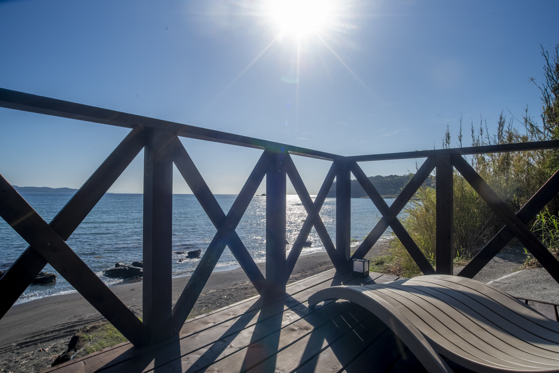 *【サウナデッキ】輝く海を眺めながら外気浴。ここでしか味わえない整い体験。