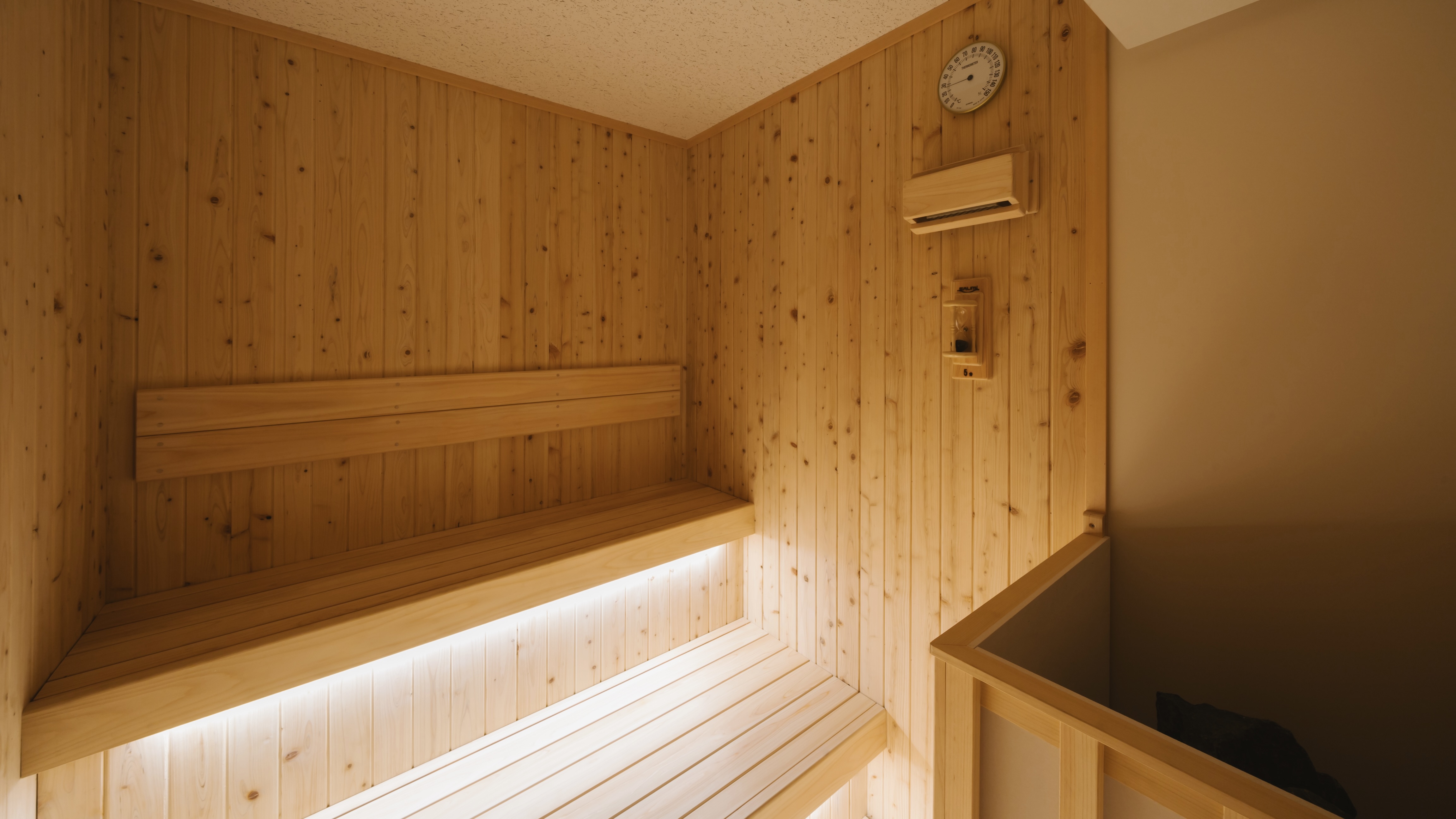 Premium Sauna Suite