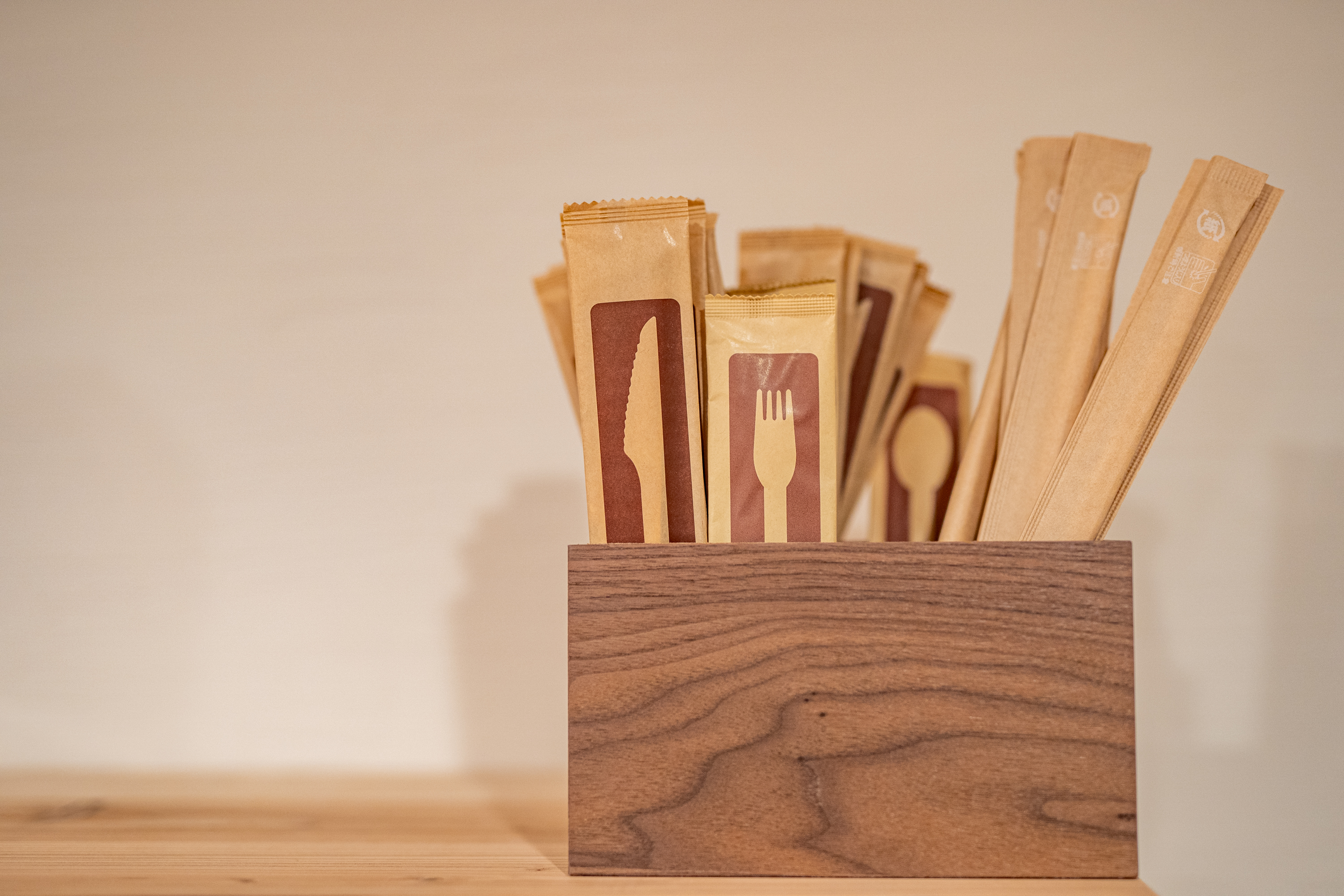 お箸などの使い捨てカトラリー