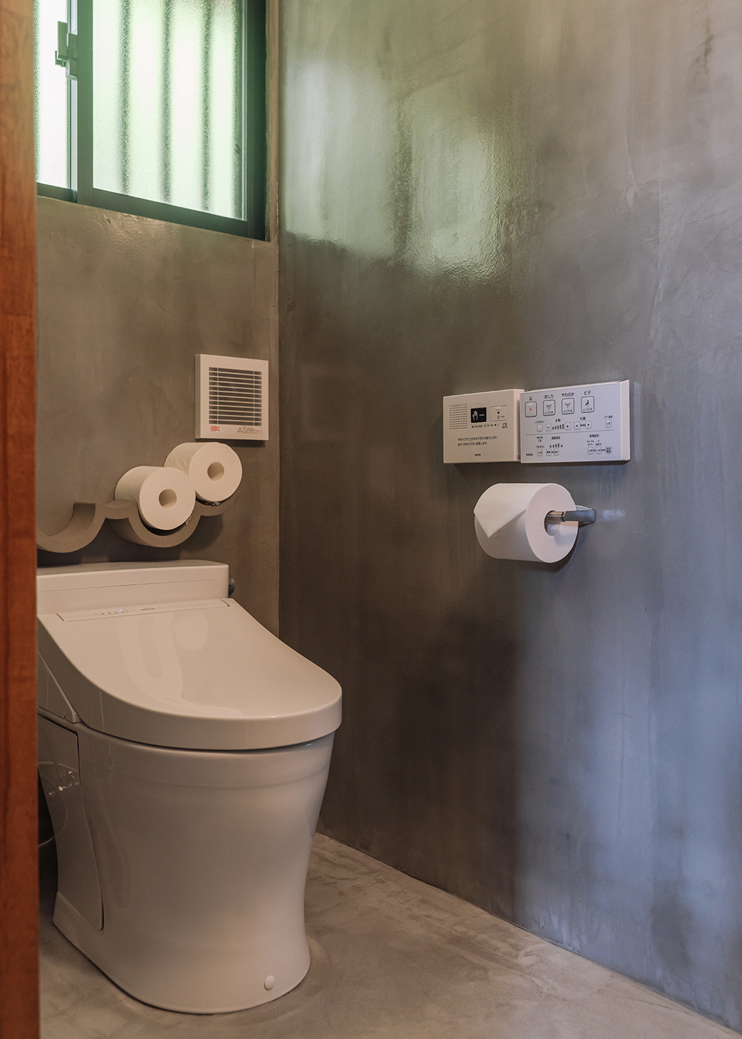 トイレは個室です