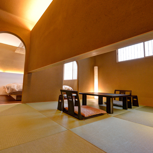 *[Japanese-Western Room "Yagami"] A room where you can enjoy the best of both Japanese and Western styles. Enjoy a relaxing time in a tatami room.