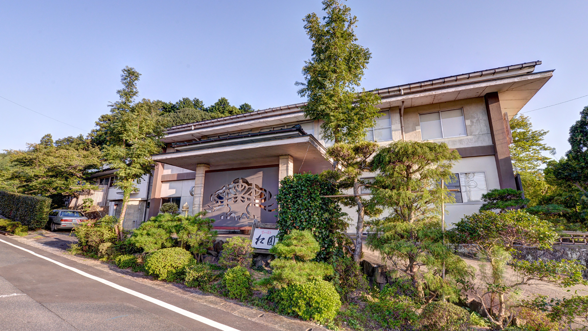 *【外観：本館】神話が息づく出雲ノ国で古代浪漫を巡り、ひたる旅にぜひ皆様でお出掛けください。 