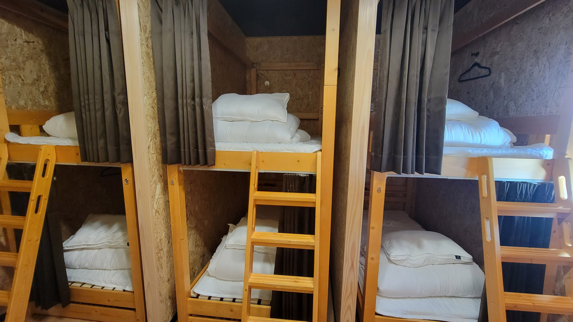 ・【ドミトリー】ツーリング中はできるだけシンプルに滞在したいという方にぴったりなお部屋です