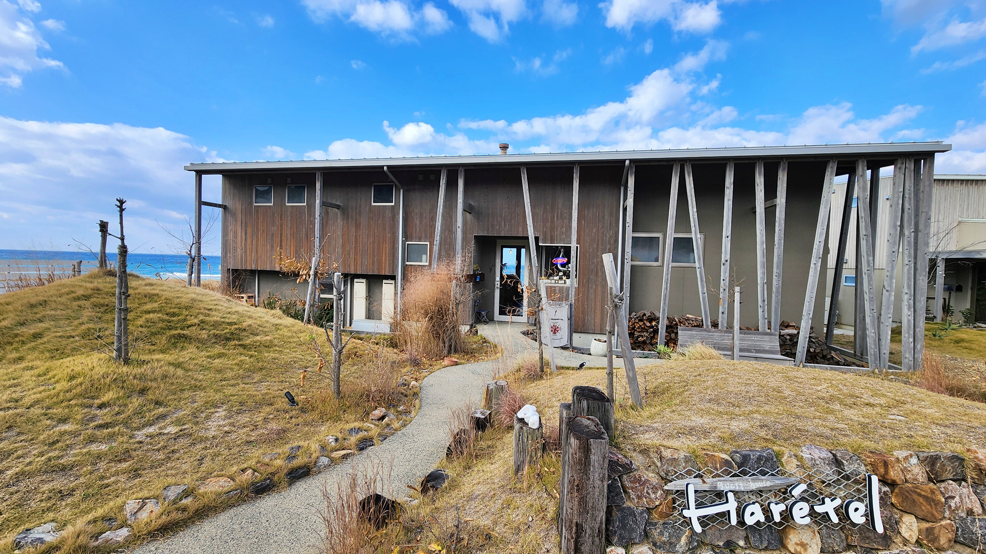 【外観】訪れるだけで気持ちが明るくなる場所&uml;ハレテル&uml;