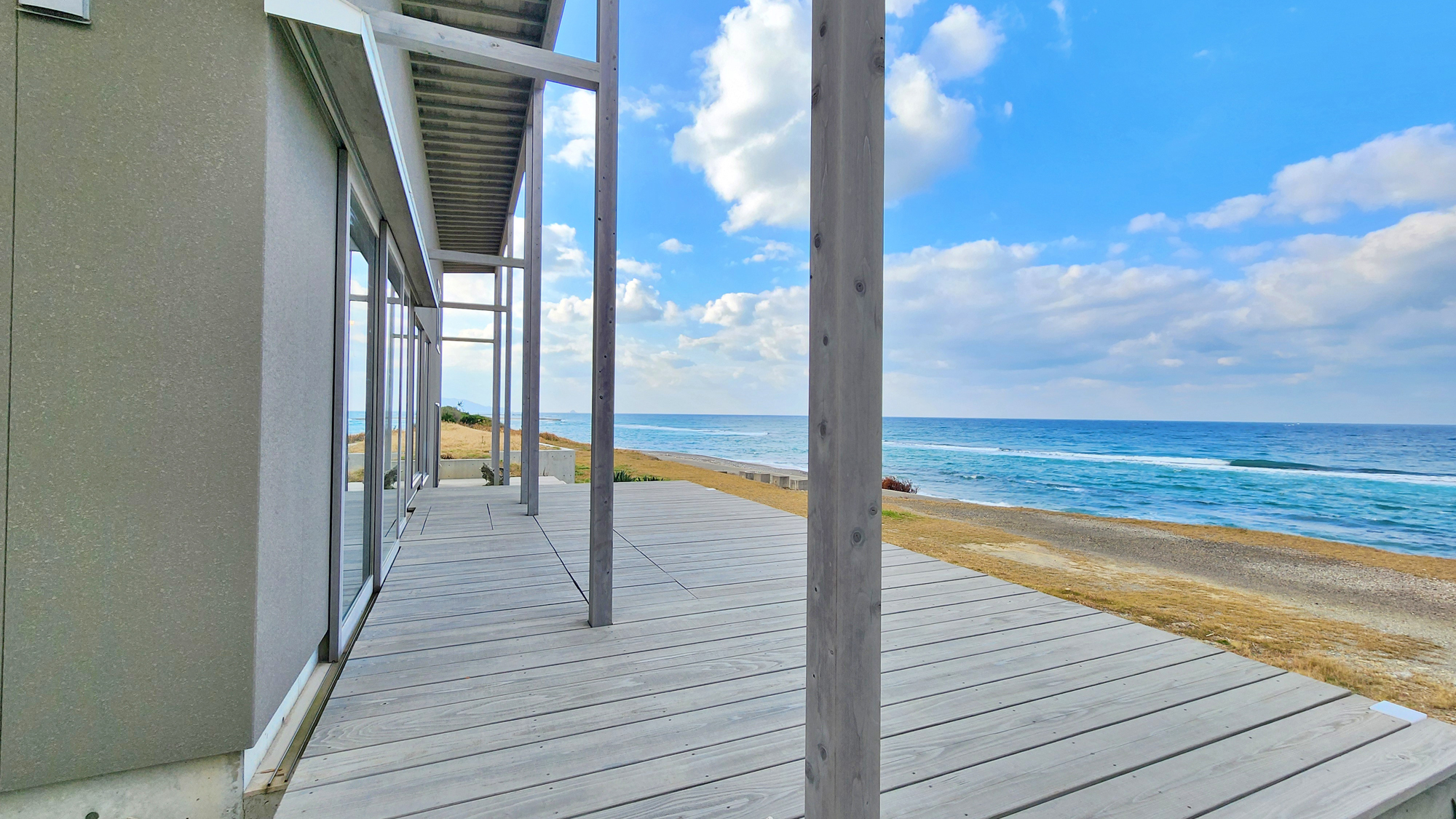 【ウッドデッキ】 海風を感じながら、時間とともに色を変える空を眺めて&hellip;