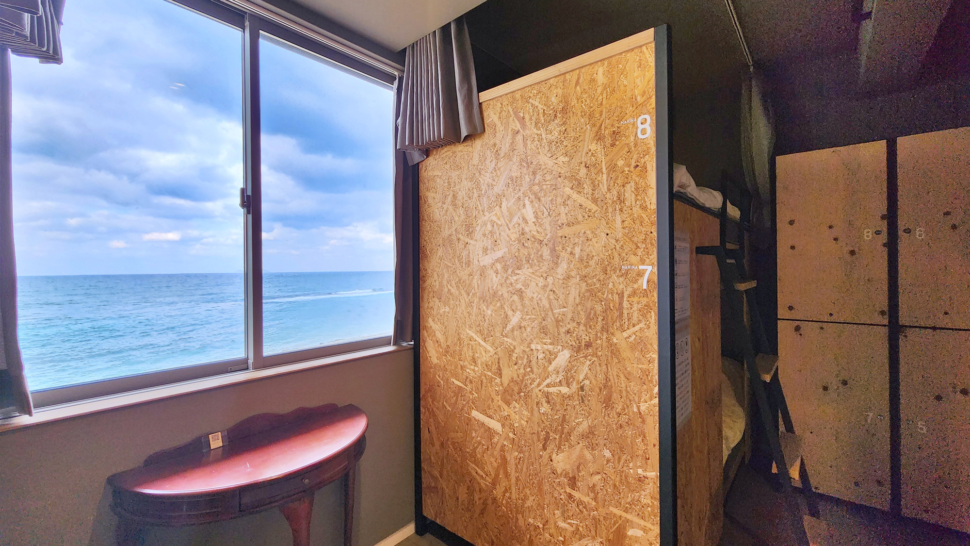 【男女MIXドミトリー】秘密基地の様な空間で旅の振り返り♪