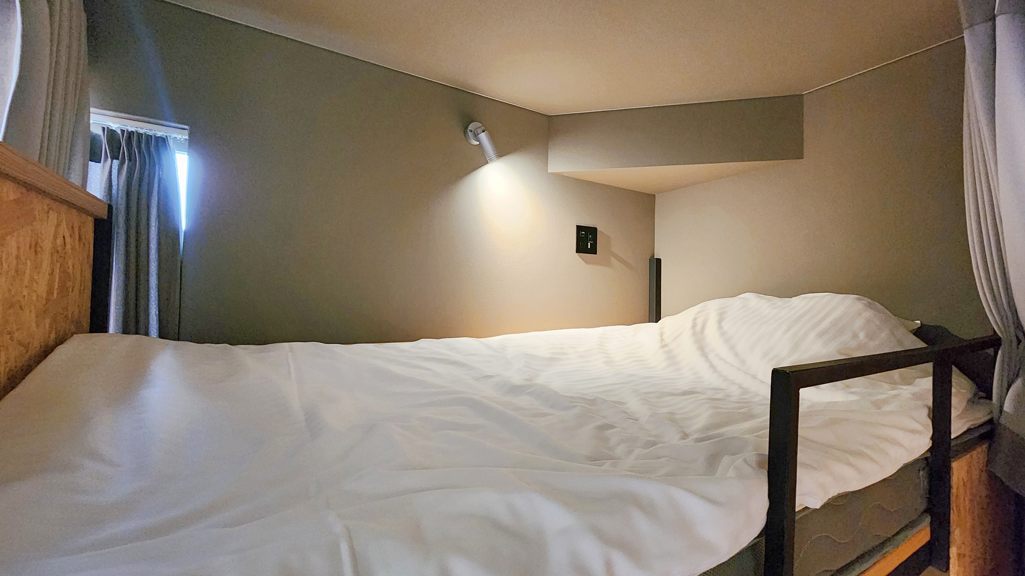 【男女MIXドミトリー】秘密基地の様な空間で旅の振り返り♪