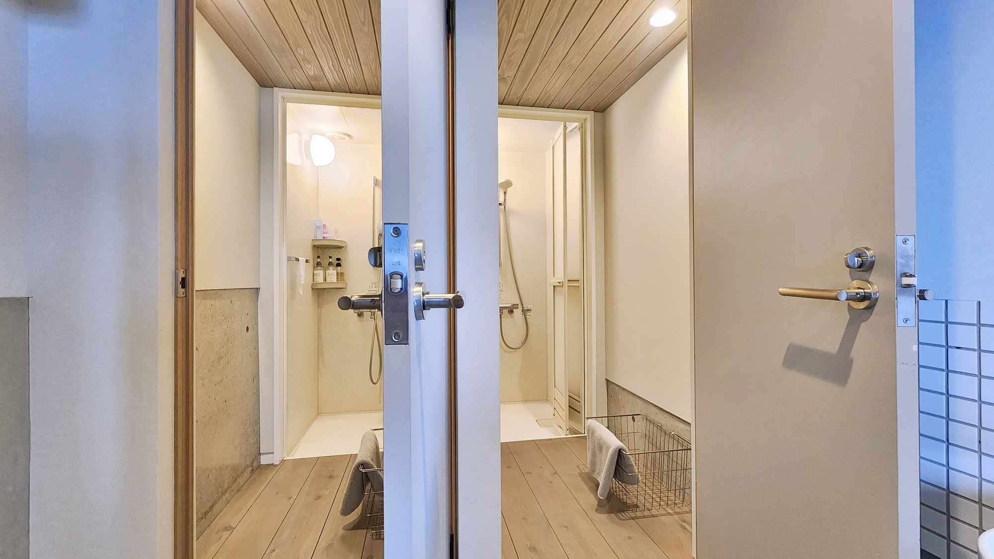 【館内シャワーブース】清潔な空間で心も体もすっきりと