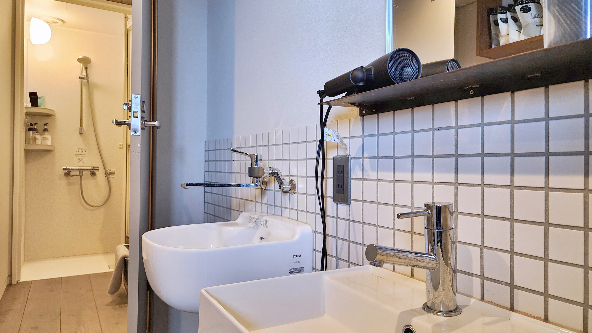 【館内シャワーブース】清潔な空間で心も体もすっきりと