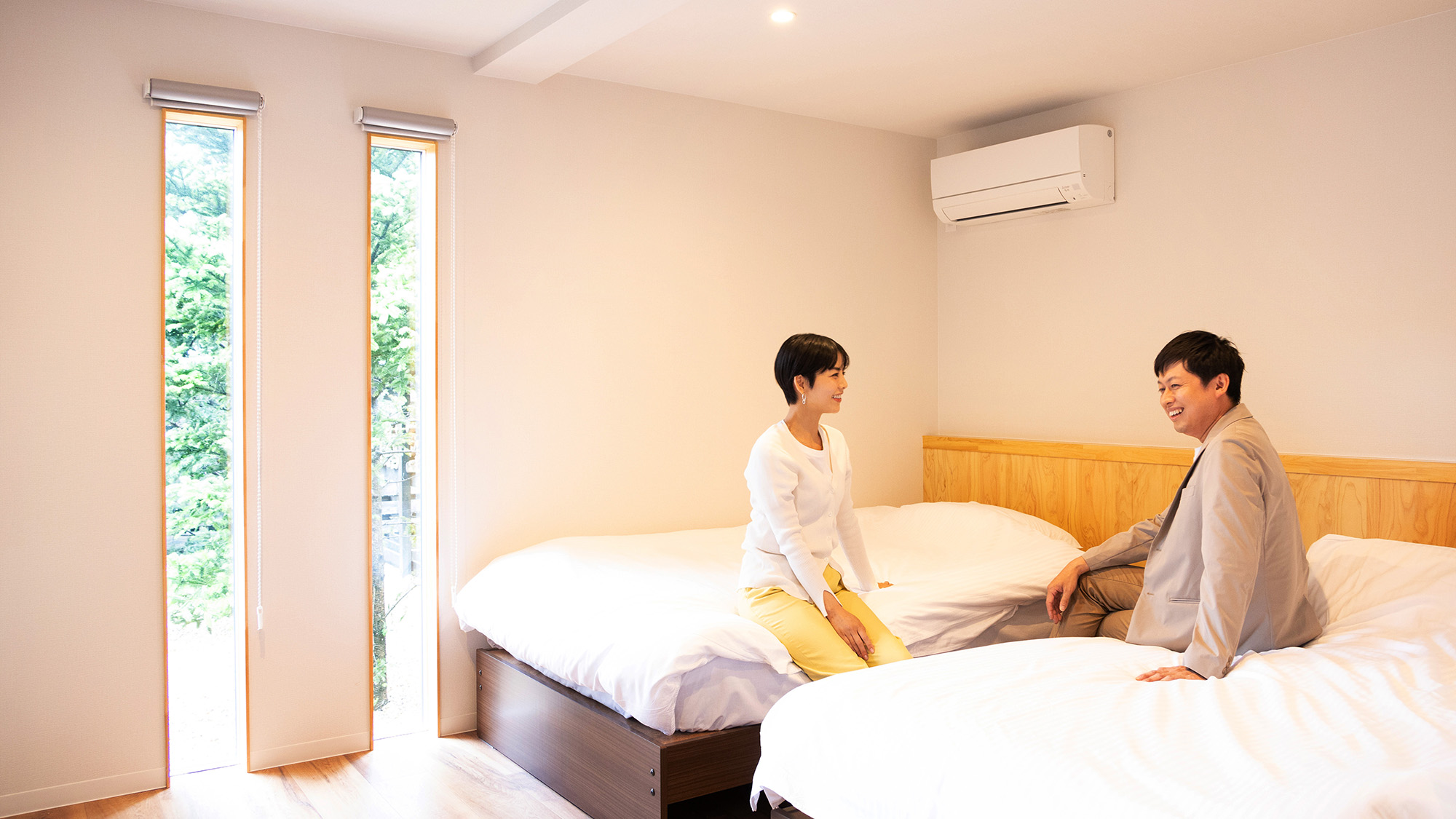 ・【ベッドルーム】白を基調とした明るいお部屋でゆったりお過ごしいただけます