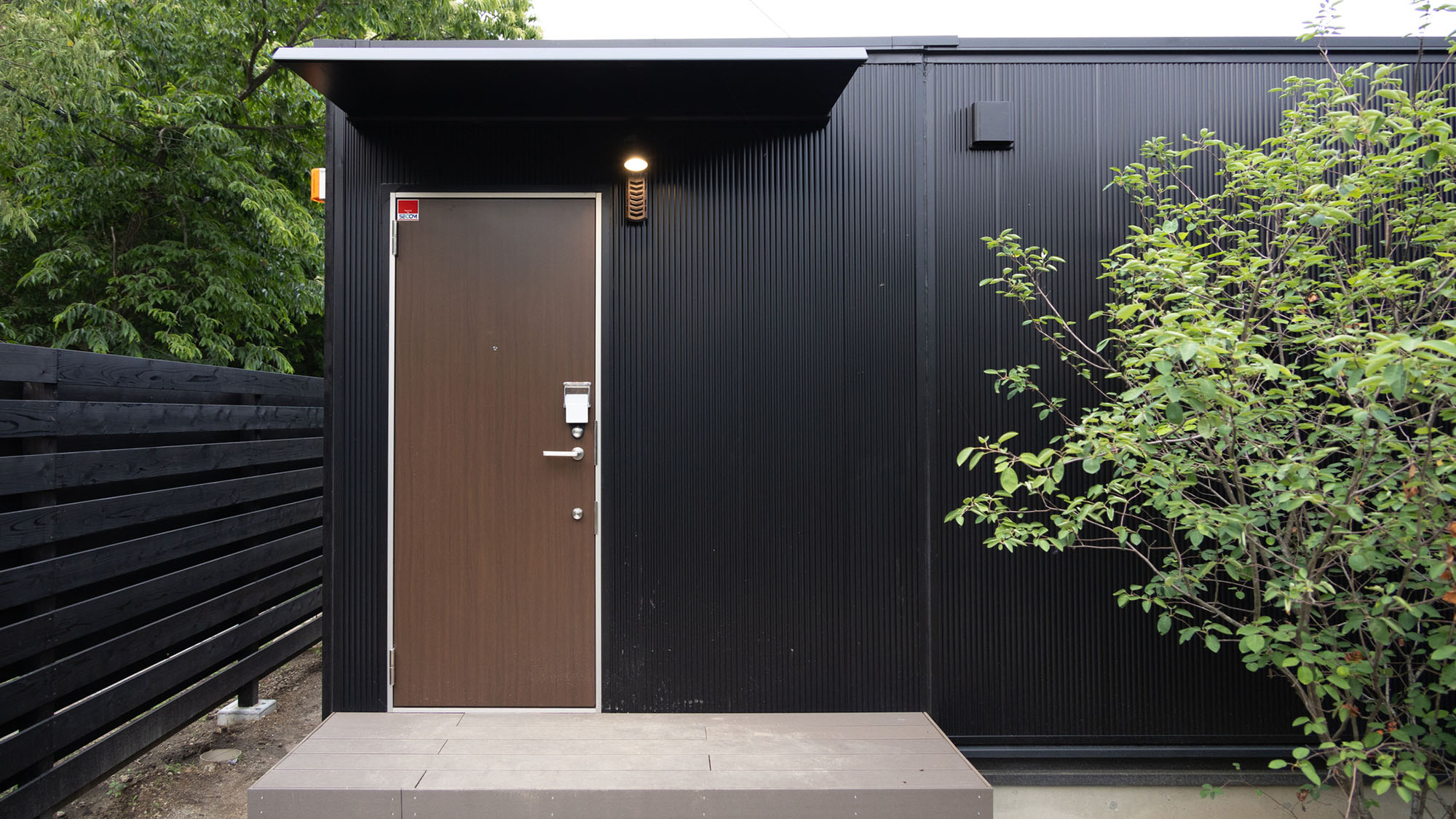 ・【エントランス】シックな印象の扉の向こうにリラックス空間が広がります。素敵な休暇をお過ごしください