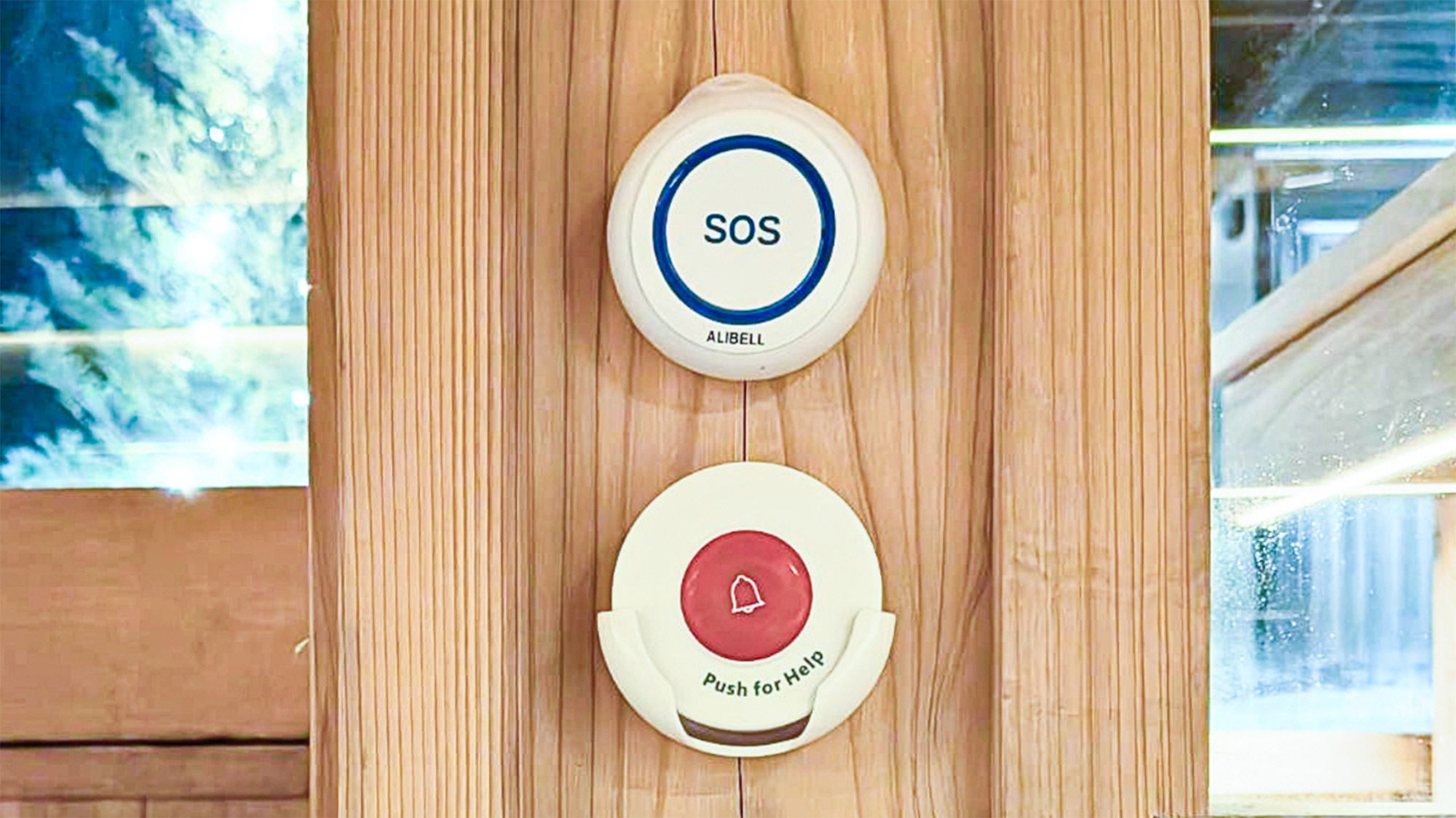 ・【サウナ】サウナ内には緊急ボタンが設置されています