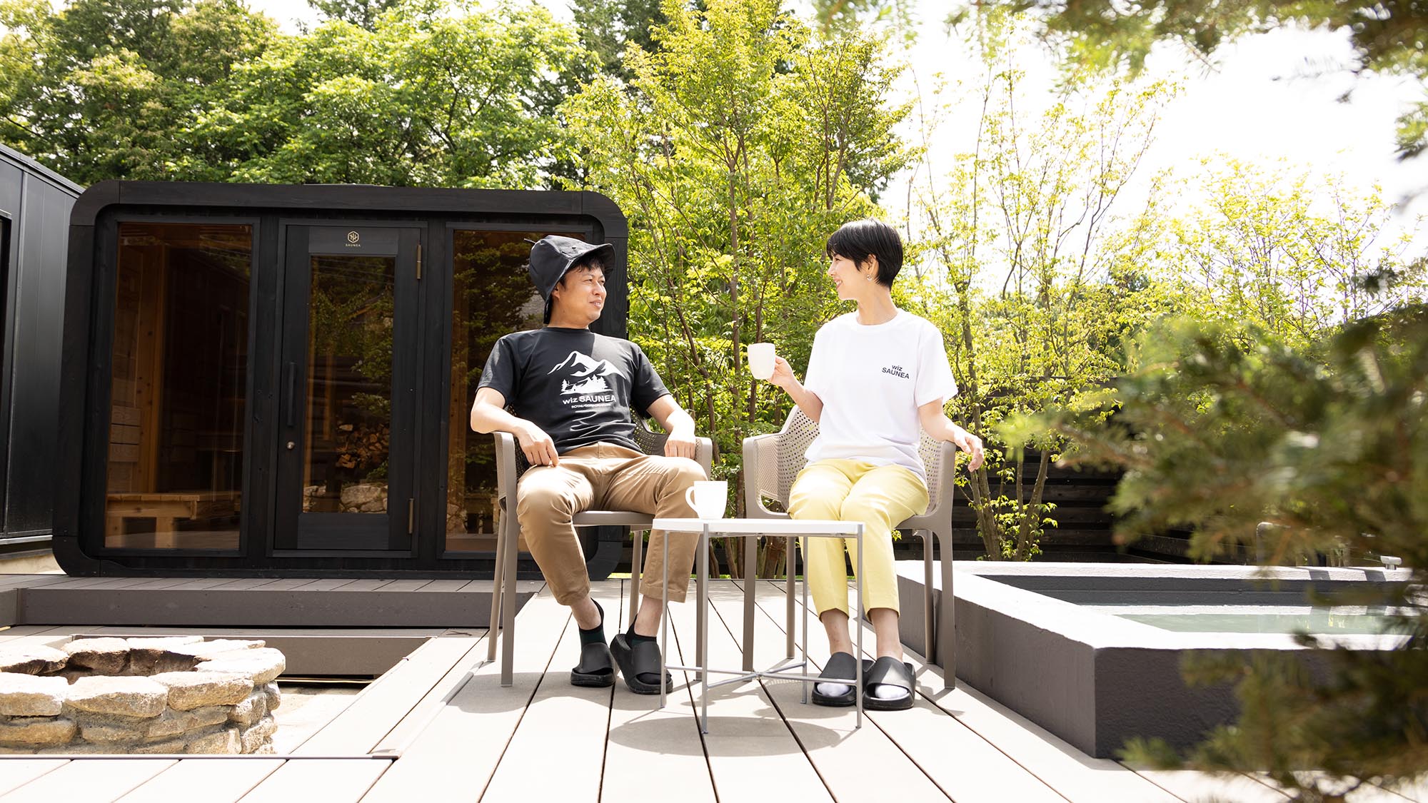 ・【ウッドデッキ】緑に囲まれた空間で贅沢なティータイムをお楽しみください