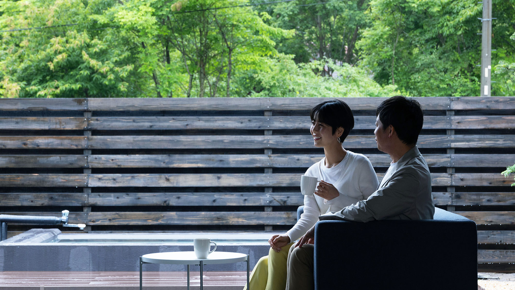 ・【リビング】静寂な山梨 白州の中に佇む当施設で四季の自然と、時間の移ろいを体験いただけます