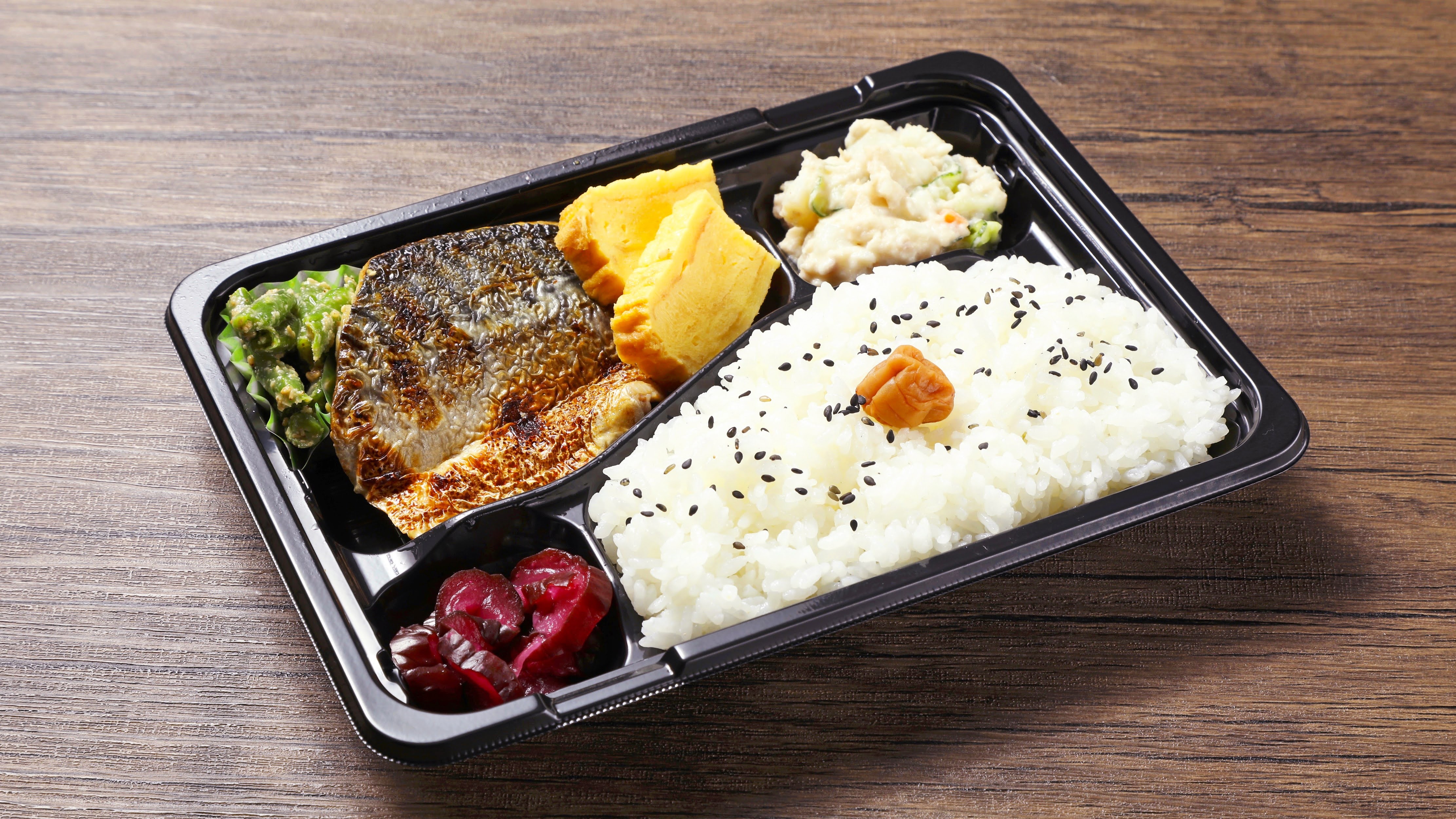 【お弁当一例】昼食用に日替わりのお弁当もご用意しております。