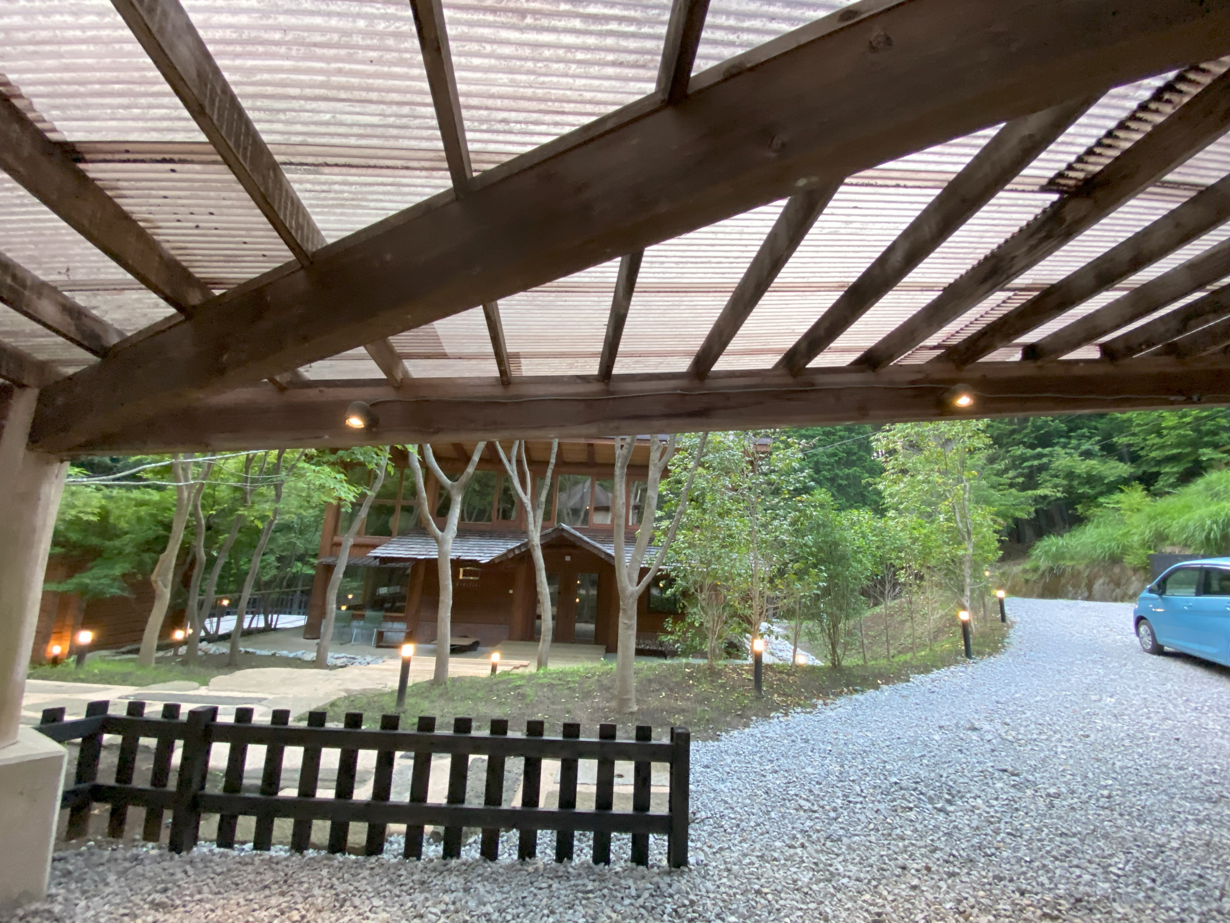 【屋根付スペース】雨でも大人数BBQができる屋根付スペース