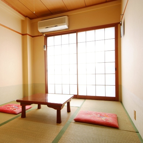 【喫煙】和室6畳　１〜３名様（バス・トイレ共用）