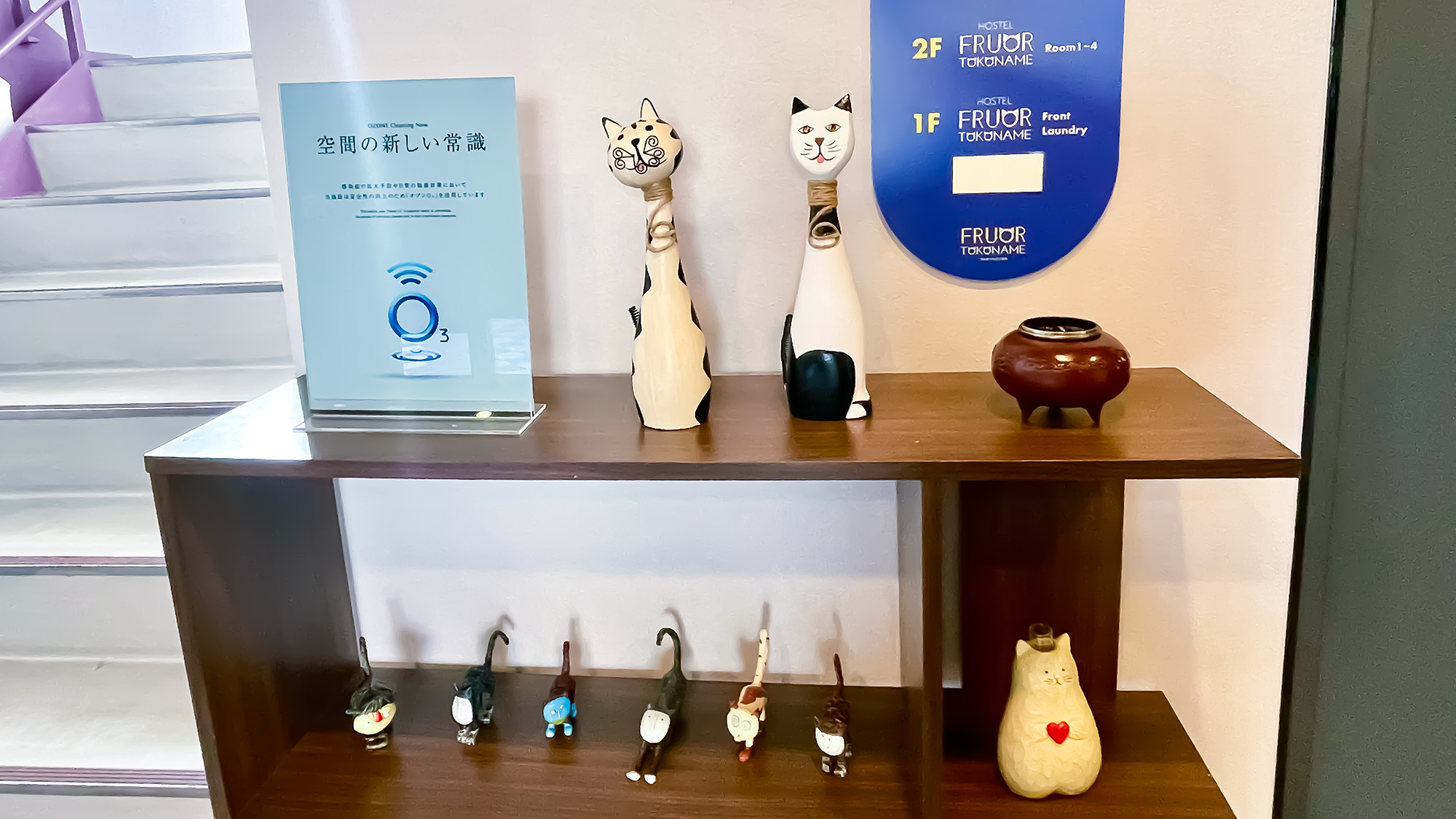 ・【フロント】猫のオブジェがお客様を温かく迎えます。キュートな猫ちゃんに癒されます♪