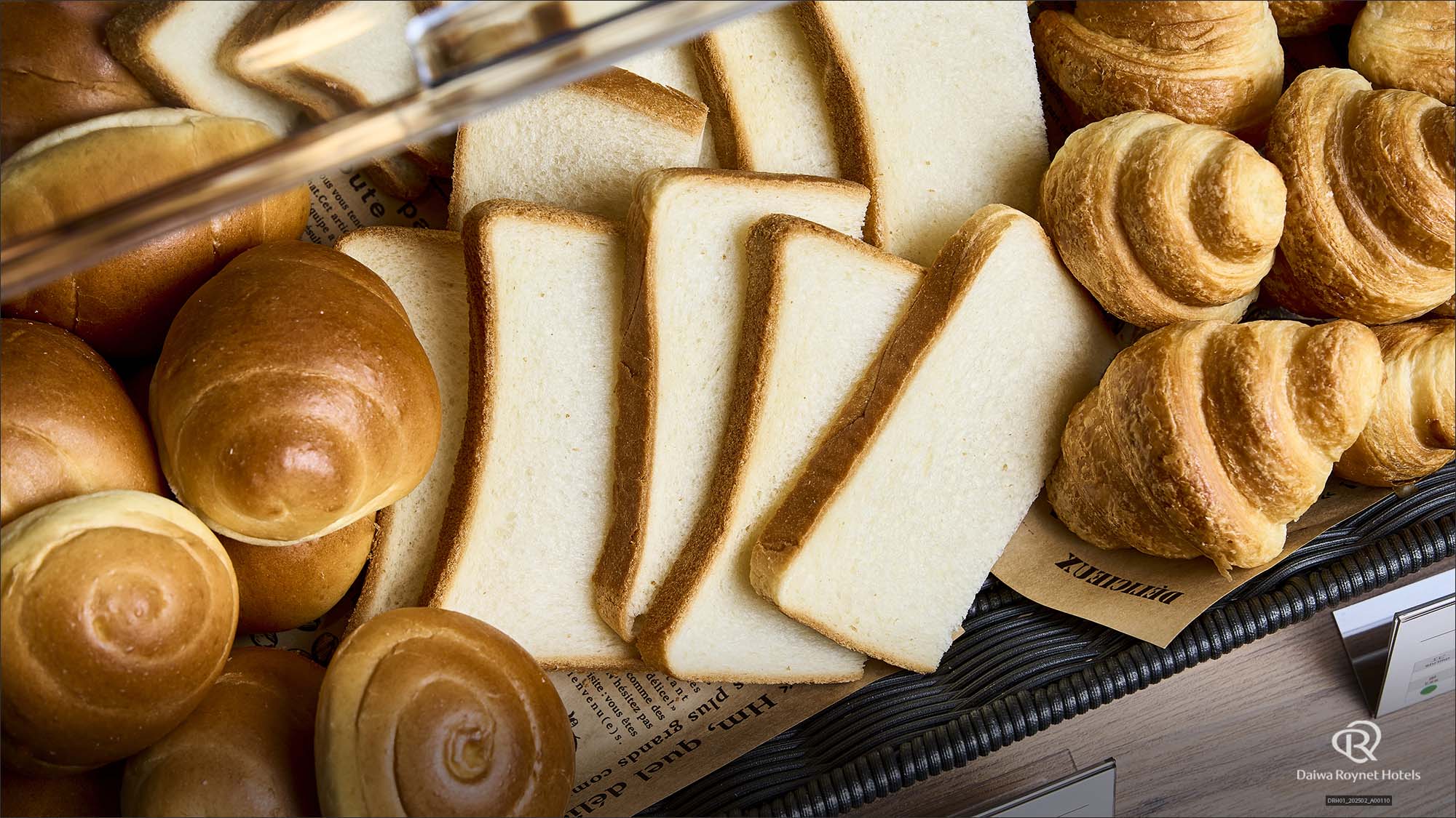 和洋朝食ビュッフェ（パン各種提供イメージ）