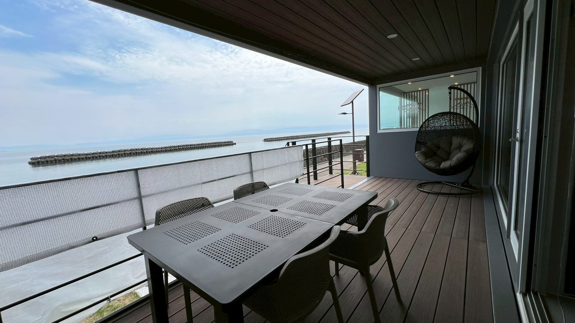 海眺望｜半露天風呂付トレーラーN05／シモンズシングル&times;4