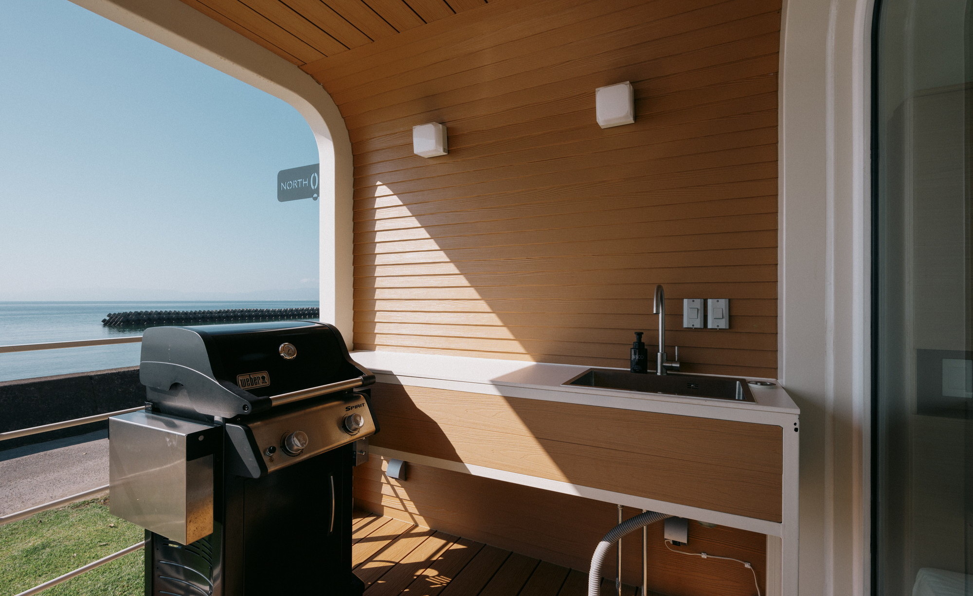 海眺望｜露天ジャグジー付トレーラーN01／シモンズキング&times;2