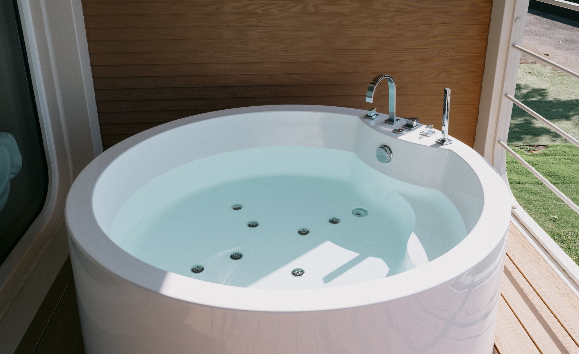 海眺望｜露天ジャグジー付トレーラーN01／シモンズキング&times;2