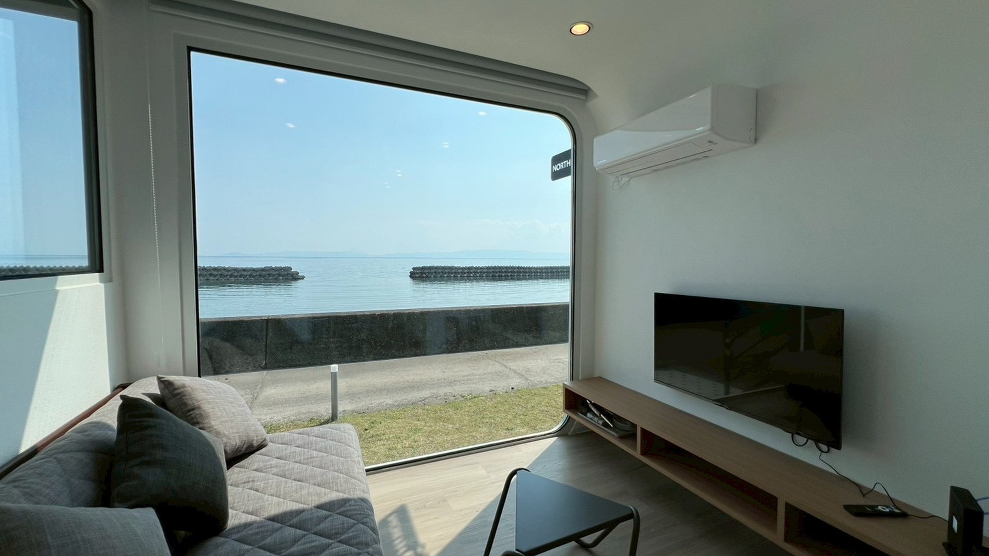 海眺望｜露天ジャグジー付トレーラーN02／シモンズシングル&times;2