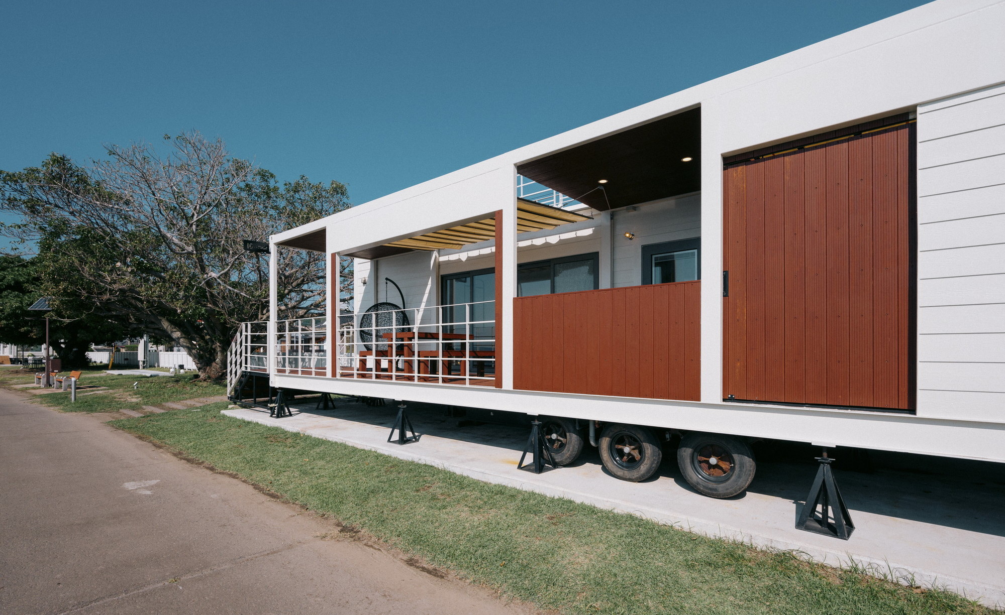 海眺望｜露天風呂付トレーラーS01／シモンズシングル&times;4