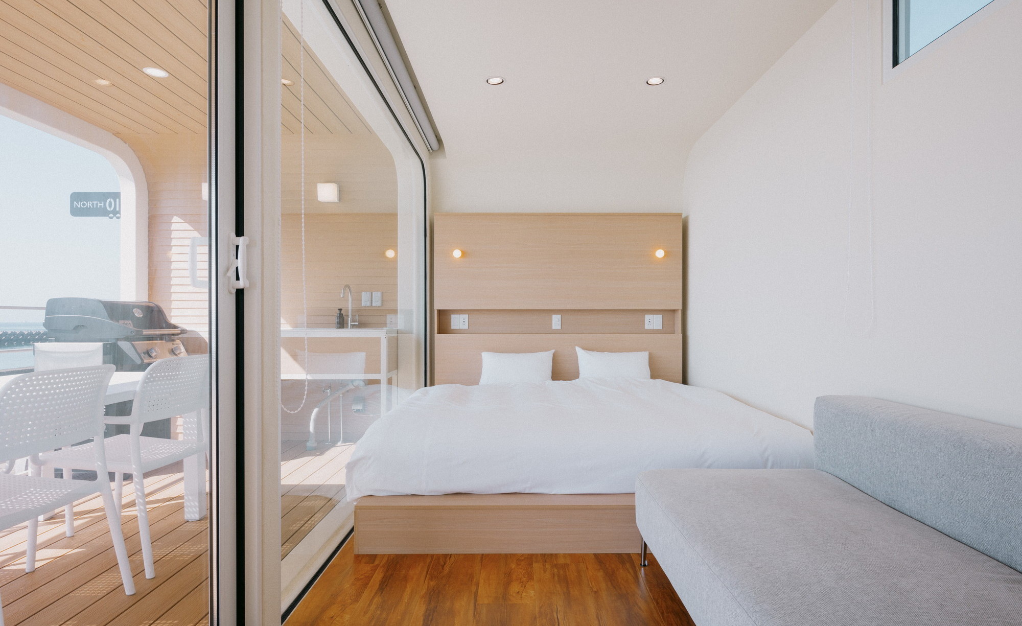 海眺望｜露天ジャグジー付トレーラーN01／シモンズキング&times;2