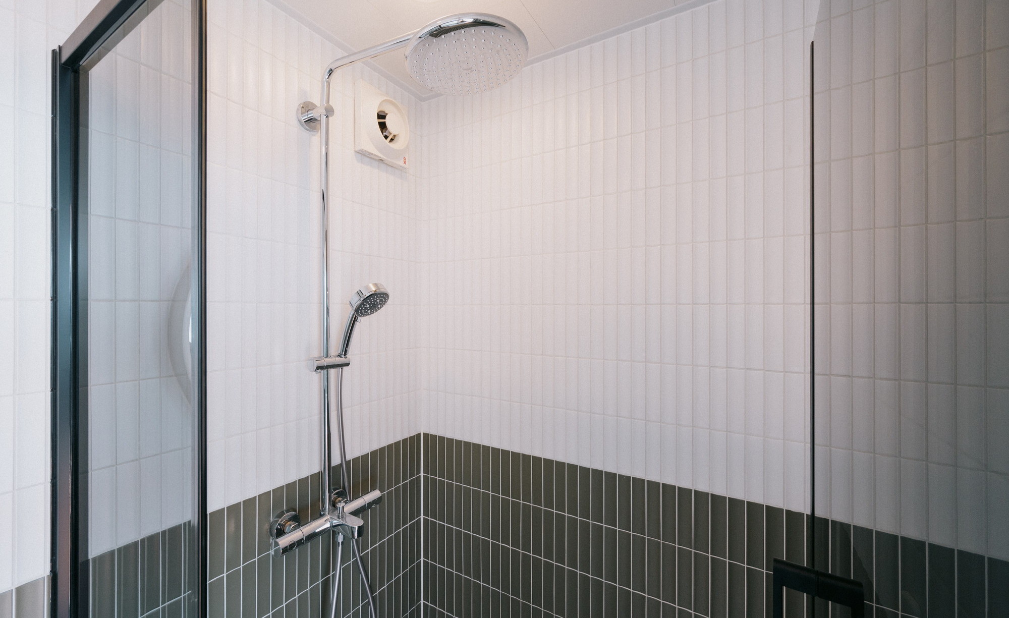 海眺望｜露天ジャグジー付トレーラーN01／シモンズキング&times;2