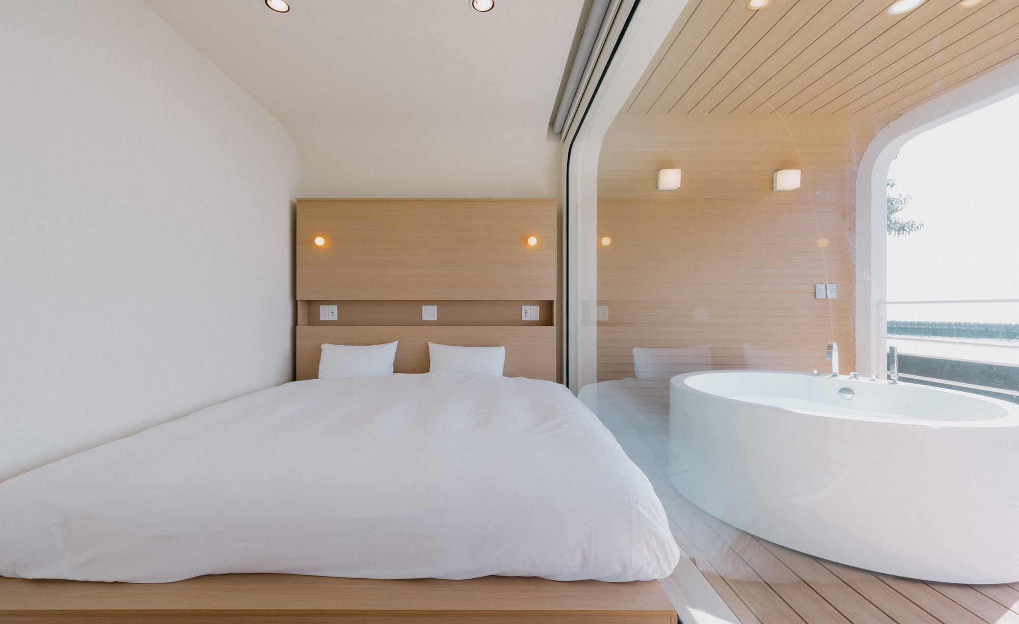 海眺望｜露天ジャグジー付トレーラーN01／シモンズキング&times;2