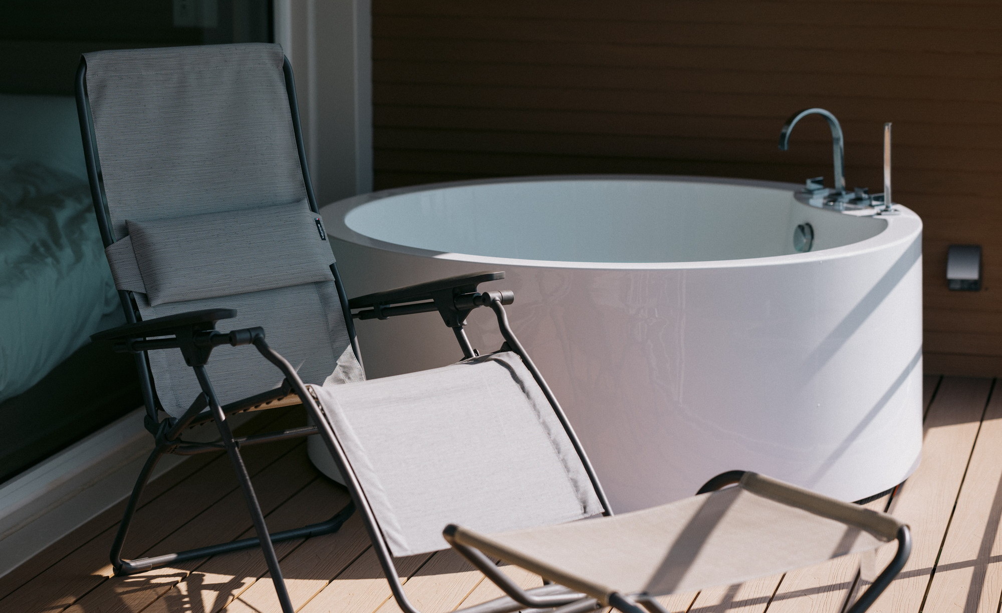 海眺望｜露天ジャグジー付トレーラーN01／シモンズキング&times;2