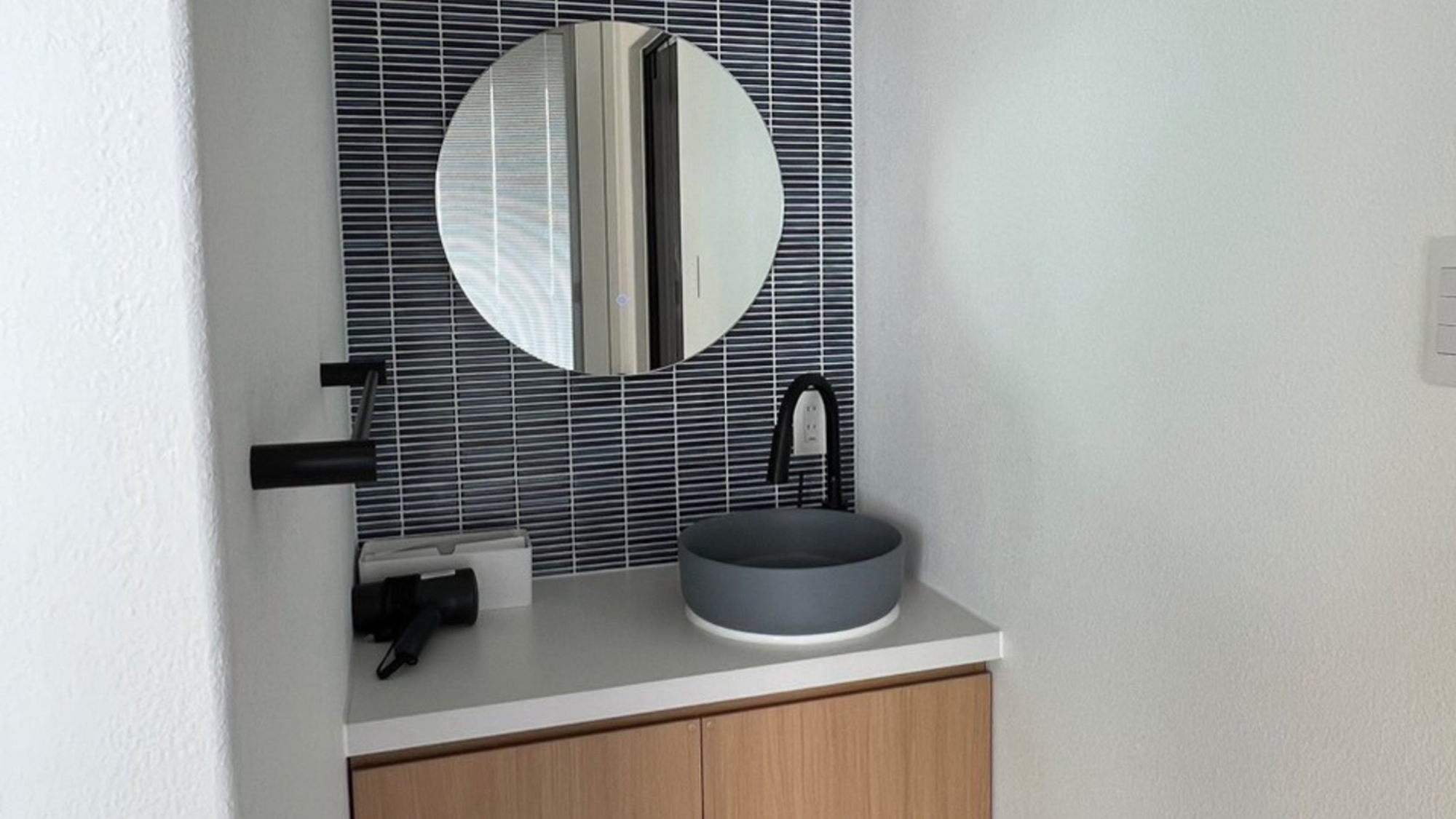 海眺望｜半露天風呂付トレーラーN05／シモンズシングル&times;4