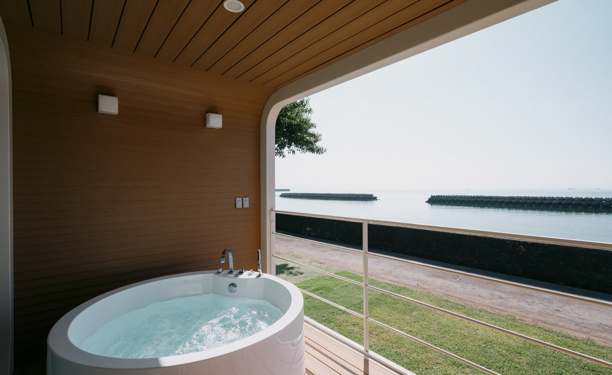 海眺望｜露天ジャグジー付トレーラーN01／シモンズキング&times;2