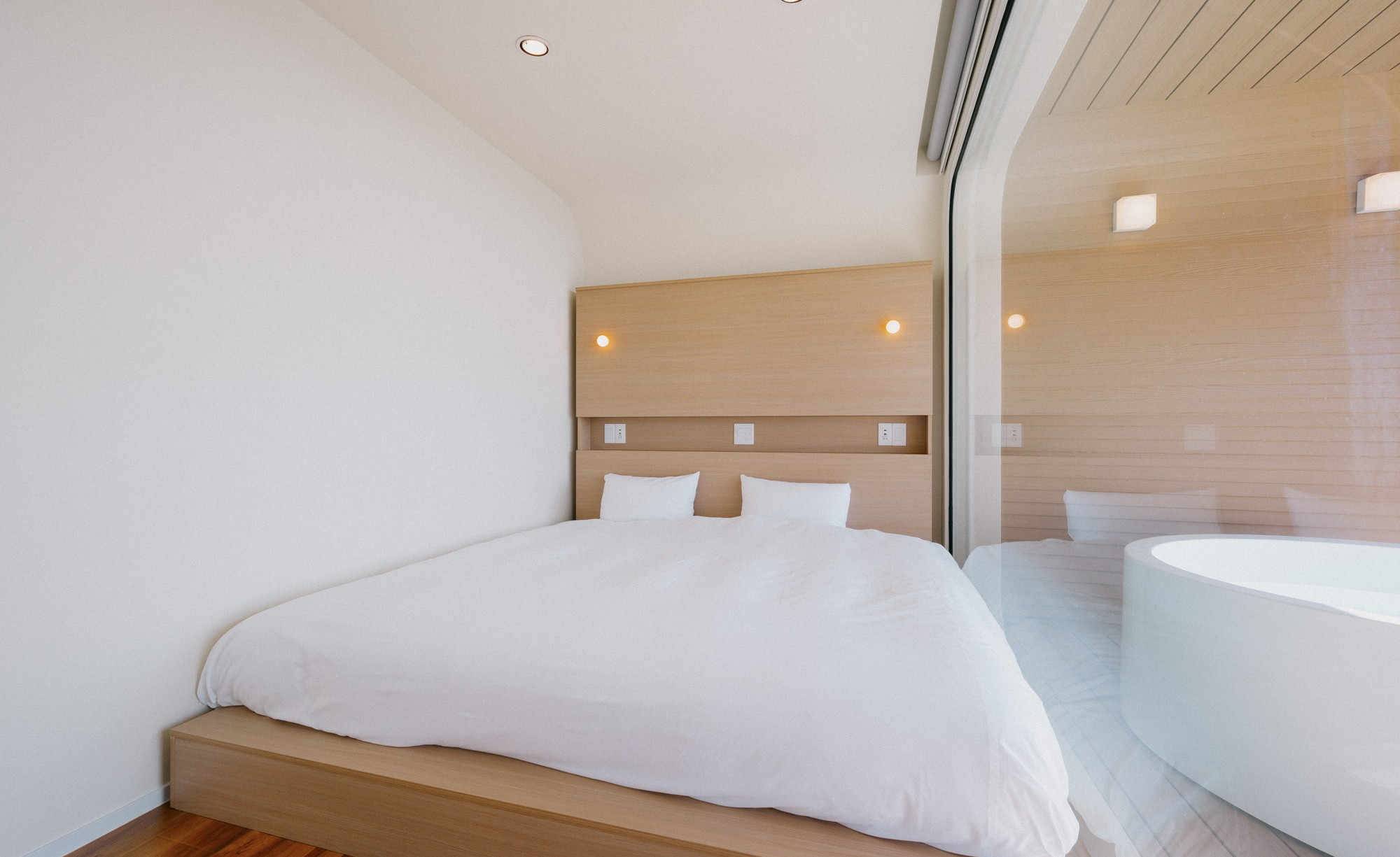 海眺望｜露天ジャグジー付トレーラーN01／シモンズキング&times;2