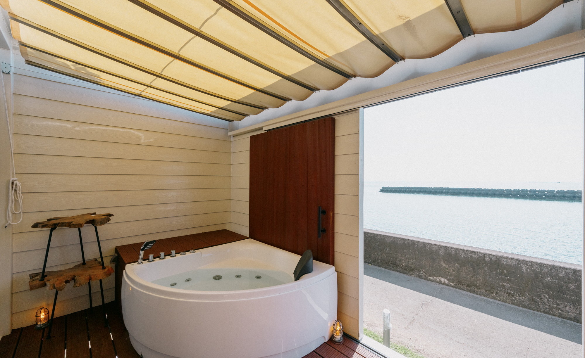 海眺望｜露天風呂付トレーラーS01／シモンズシングル&times;4