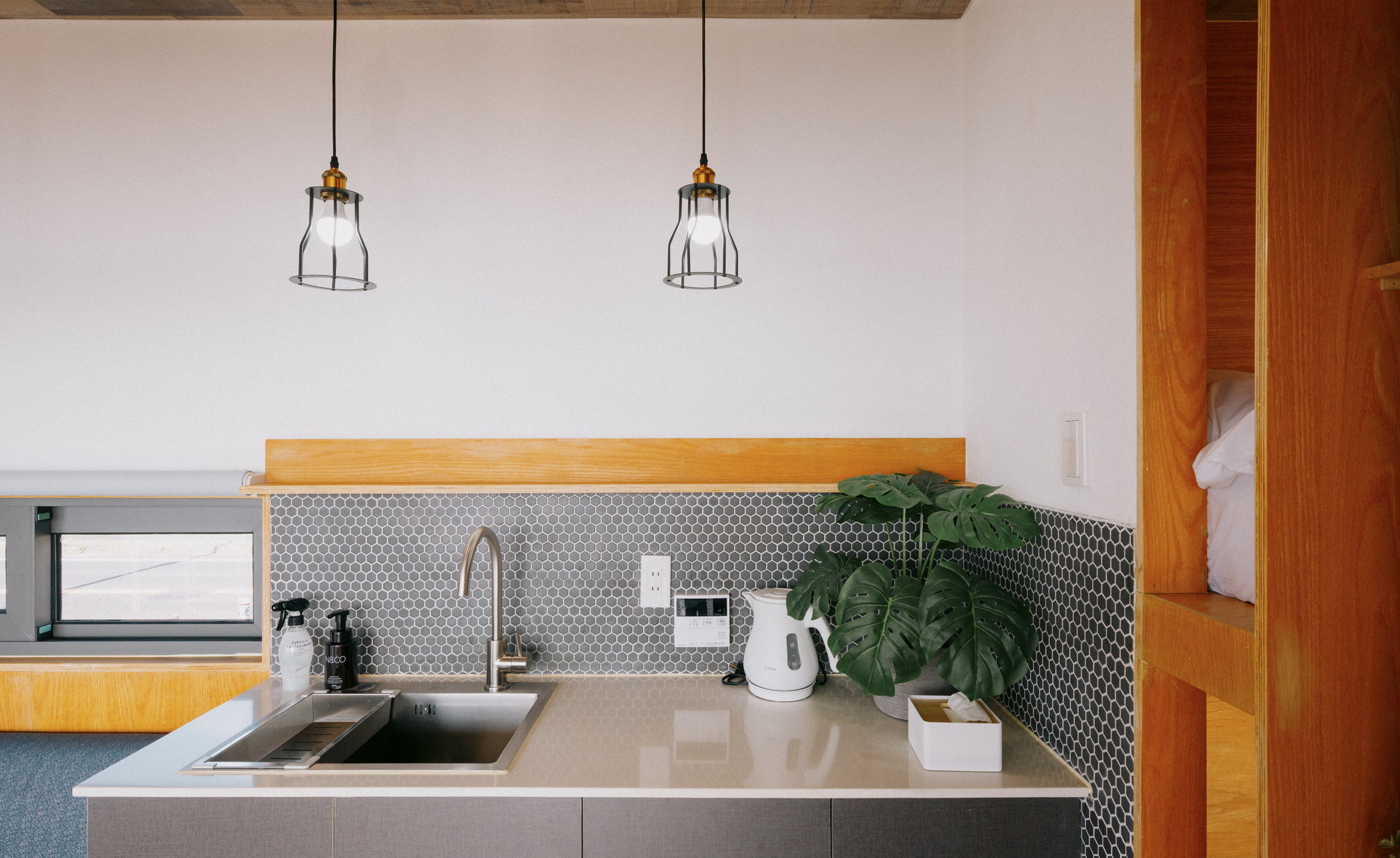 海眺望｜露天風呂付トレーラーS01／シモンズシングル&times;4