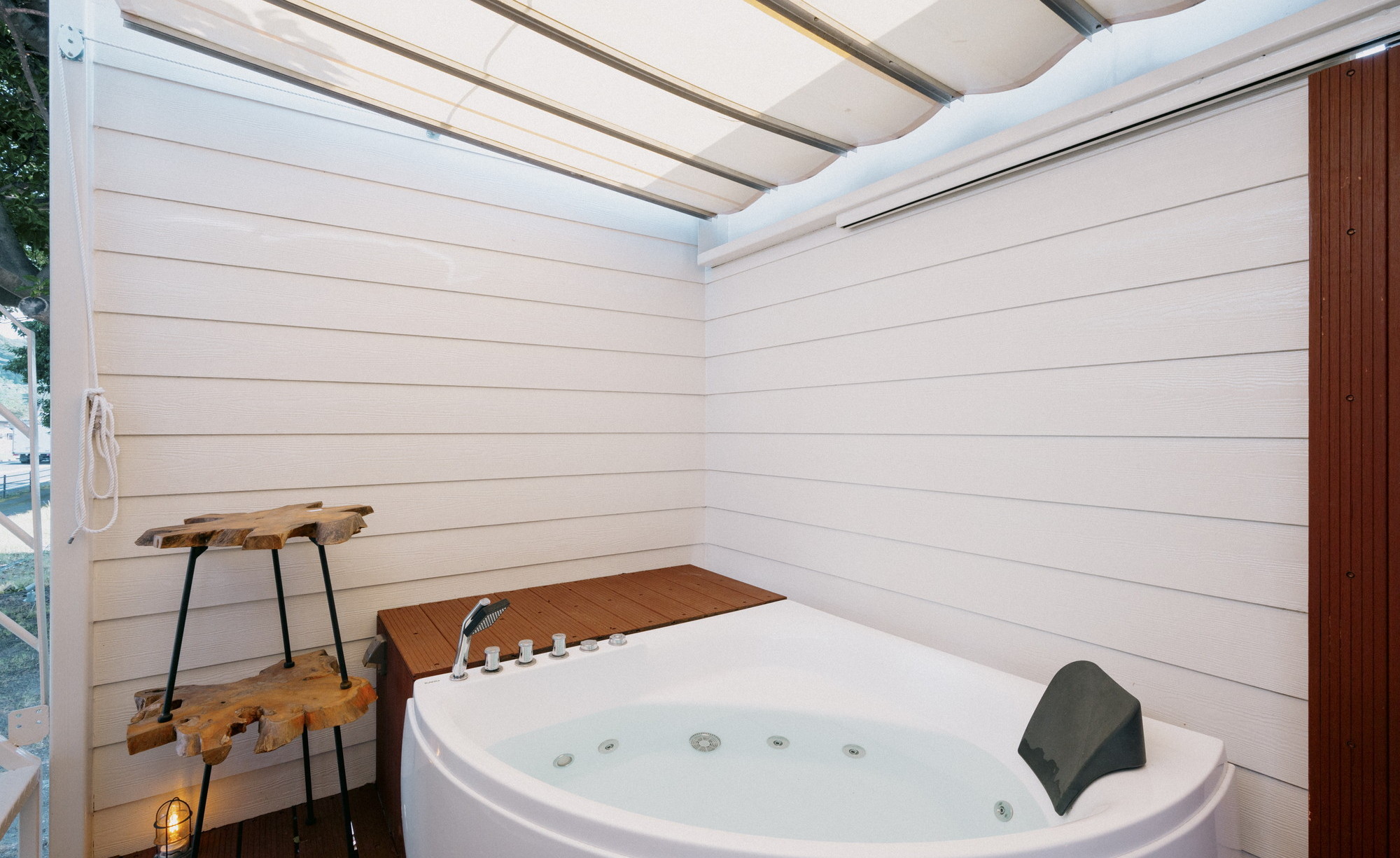 海眺望｜露天風呂付トレーラーS01／シモンズシングル&times;4