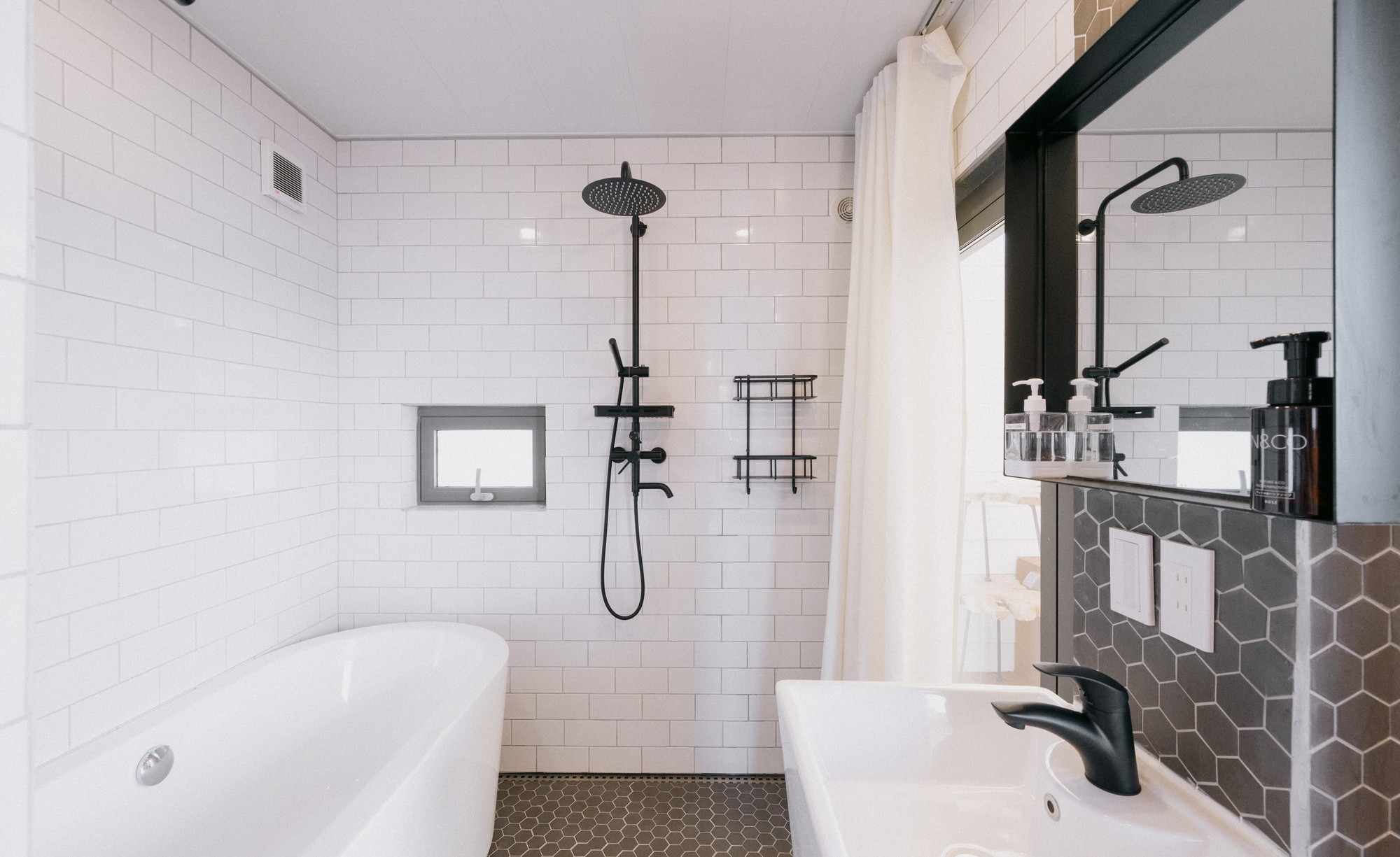 海眺望｜露天風呂付トレーラーS01／シモンズシングル&times;4