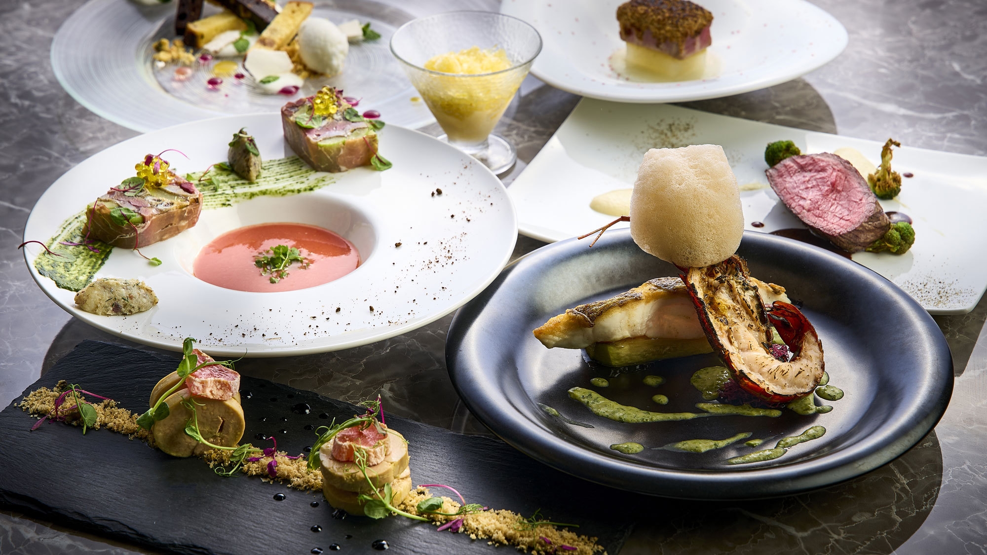 プライベートヴィラ×[★★レストランで食べる伊勢海老を含む季節のフレンチ]＆朝食付き