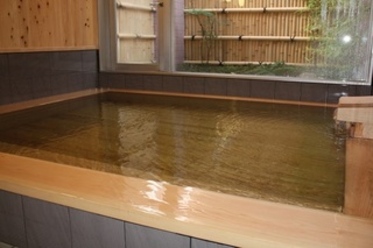 グレースハウスの檜風呂