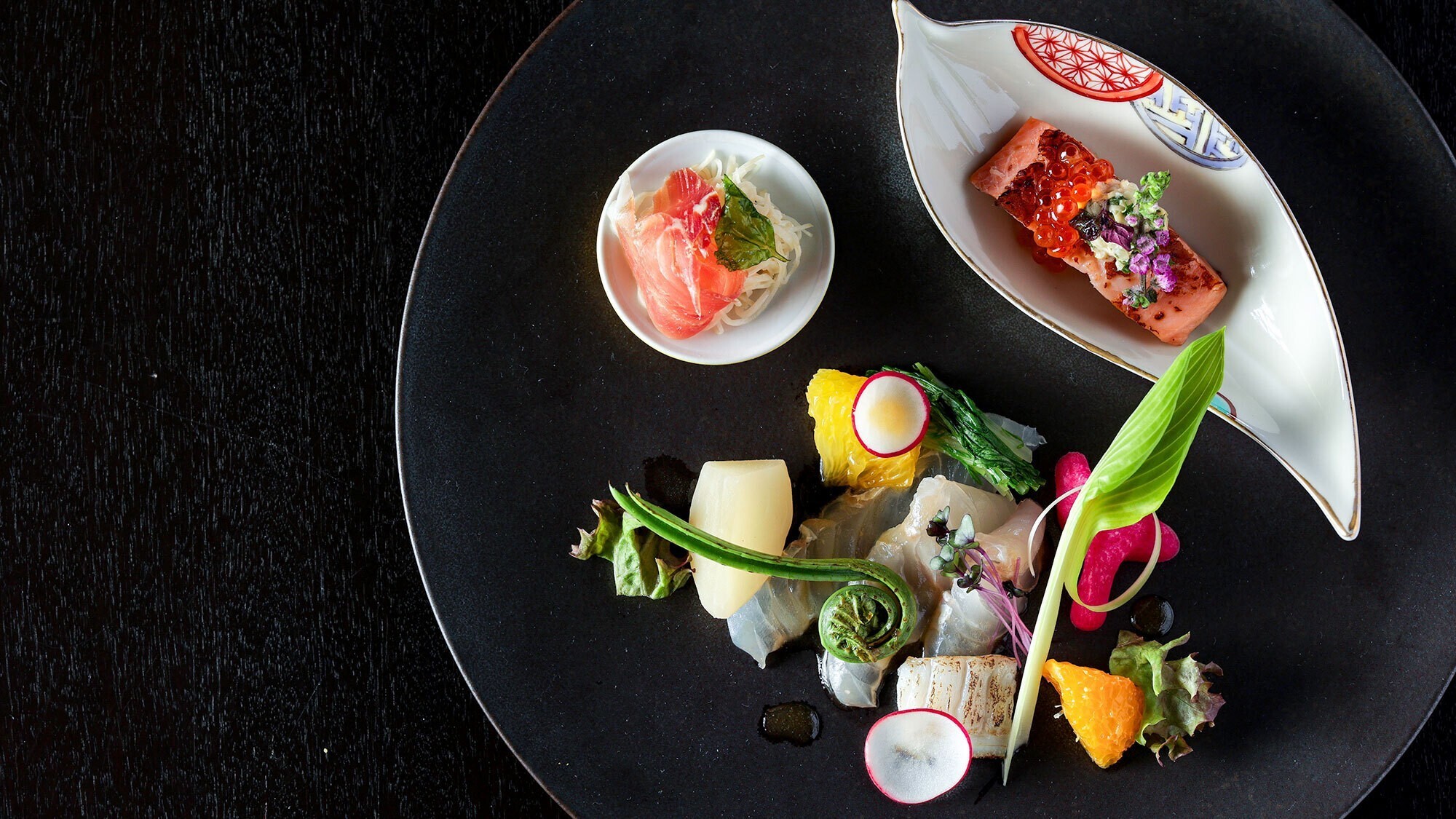 【箸で食べる和フレンチ】フレンチをベースに、和食と北海道の食文化を融合させた新感覚ディナー。