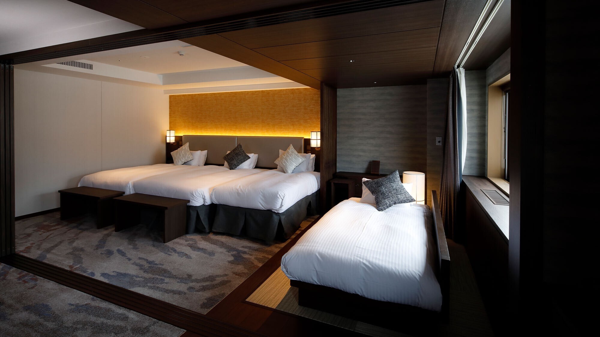 【ビューバス】ロイヤルスイート（100平米）当館で最も広い、贅を尽くしたしつらえ。