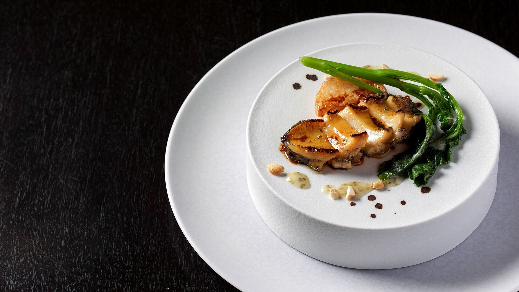 【箸で食べる和フレンチ】フレンチをベースに、和食と北海道の食文化を融合させた新感覚ディナー。