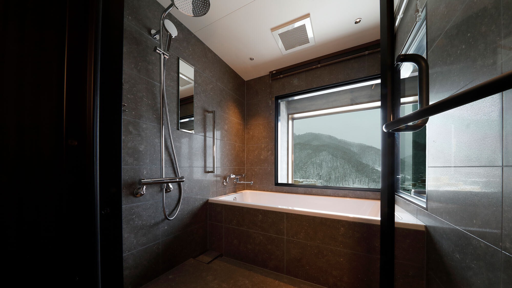 【ビューバス】デラックススイート（50平米）自然に溶け込む、唯一無二の贅沢。