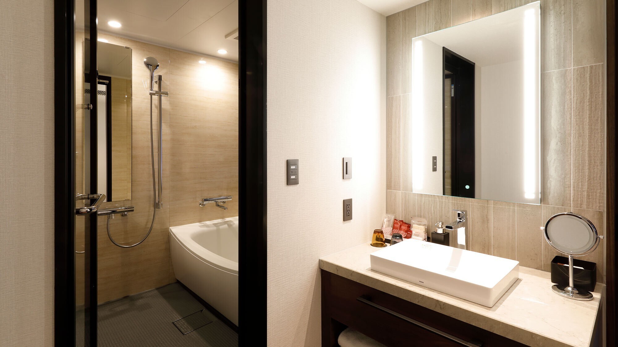 スーペリアツイン（30平米）静寂を纏う、木をテーマとしたくつろぎの場所。