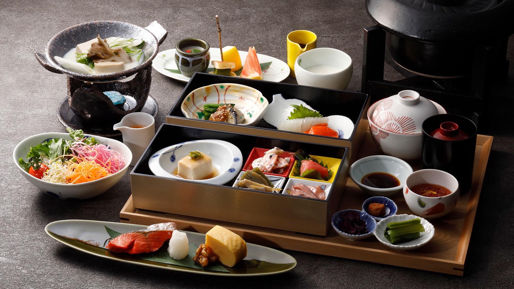 素材の旨みを活かした繊細な味付けで、趣向を凝らした料理をご提供しております。
